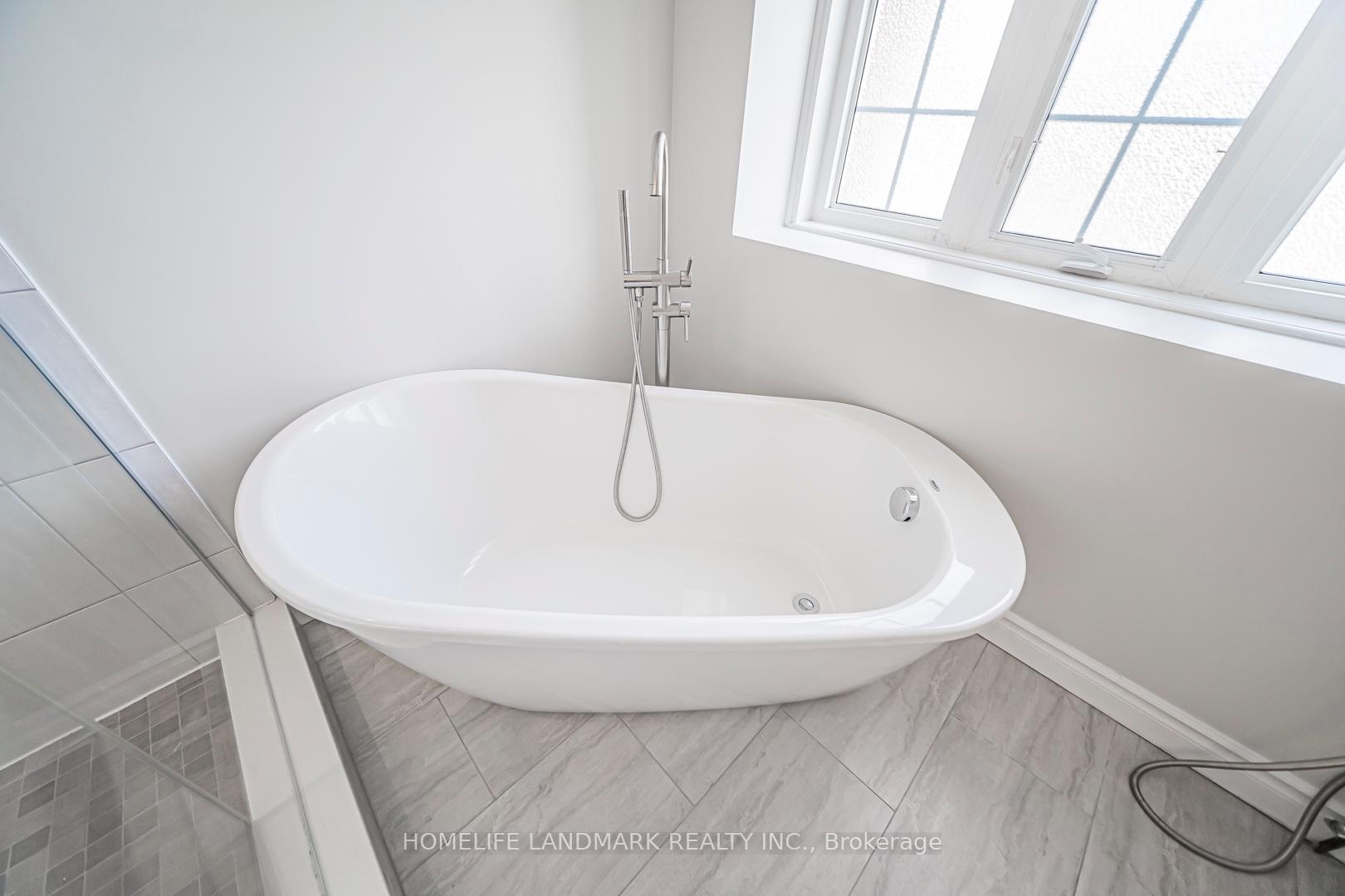 Photo 26 of 59 Bloomgate Crescent, Richmond Hill, Oak Ridges — HOMEH