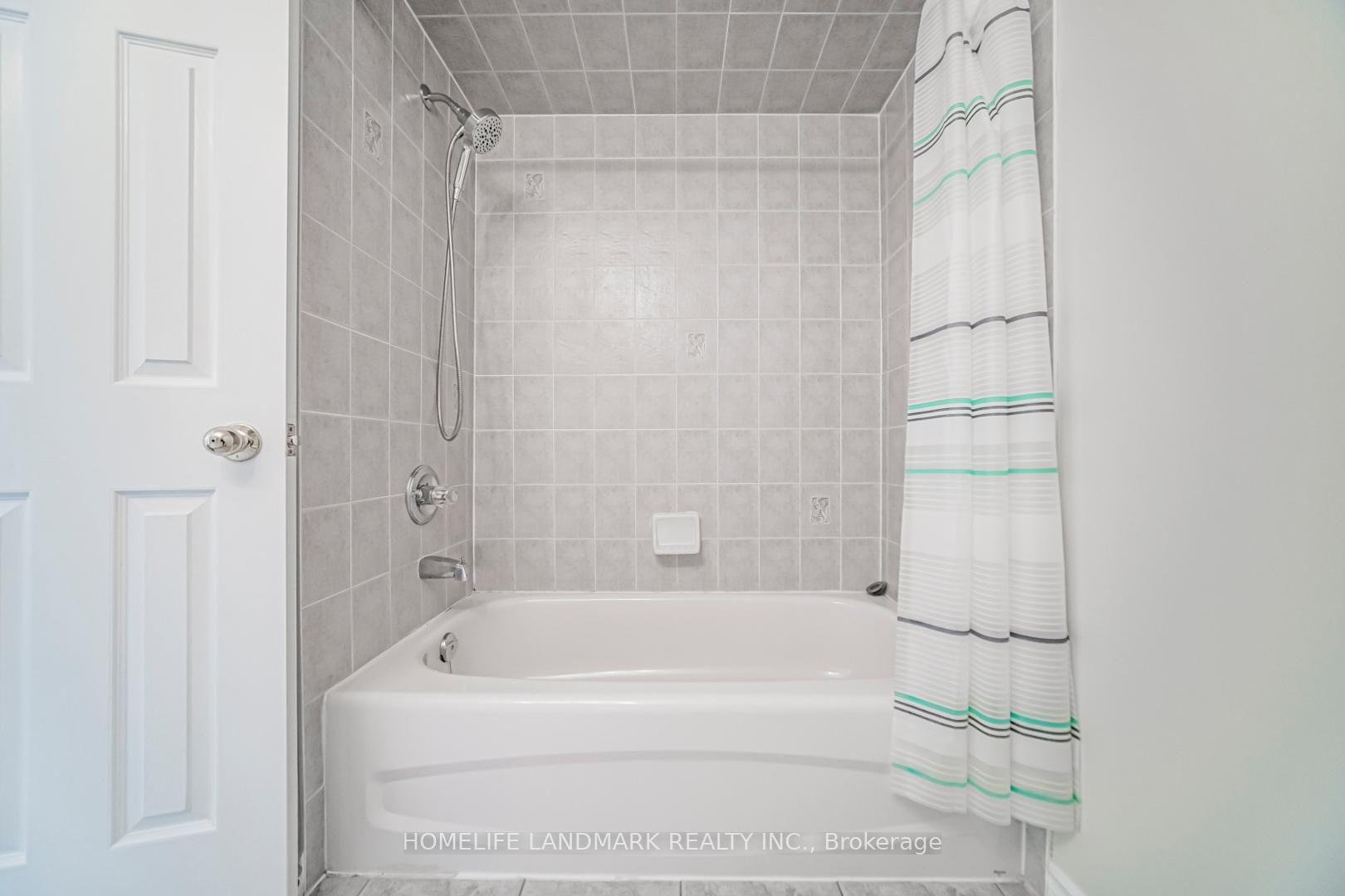 Photo 36 of 59 Bloomgate Crescent, Richmond Hill, Oak Ridges — HOMEH
