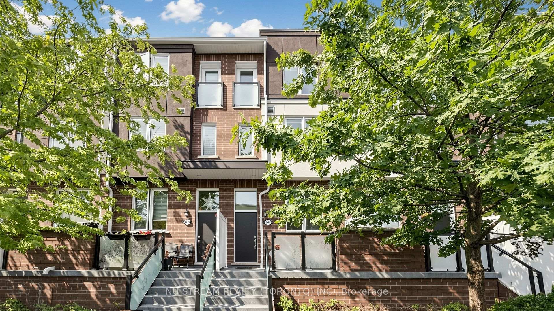 Front of 15 Heron Park Place