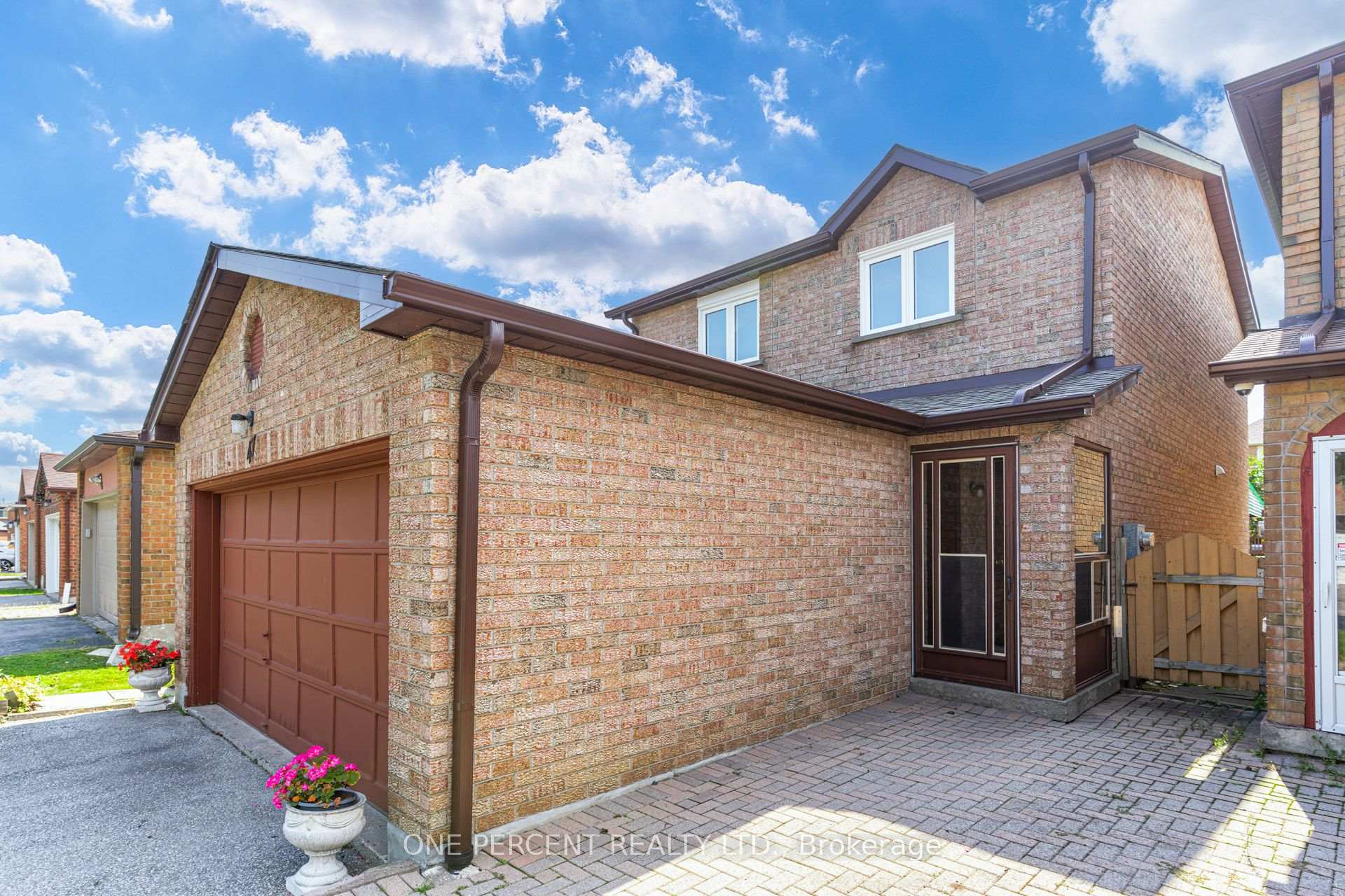 Photo 3 of 47 Hendon Road, Markham, Milliken Mills East — HOMEH