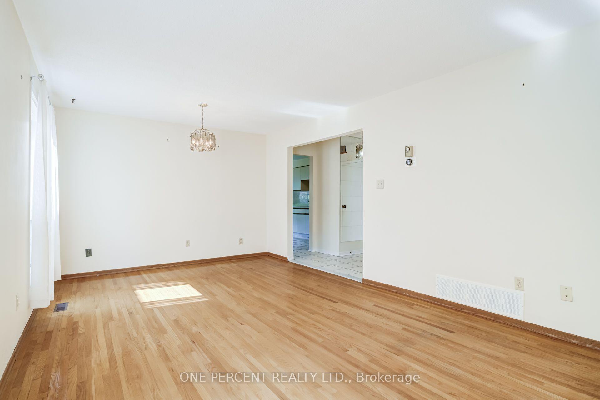 Photo 11 of 47 Hendon Road, Markham, Milliken Mills East — HOMEH
