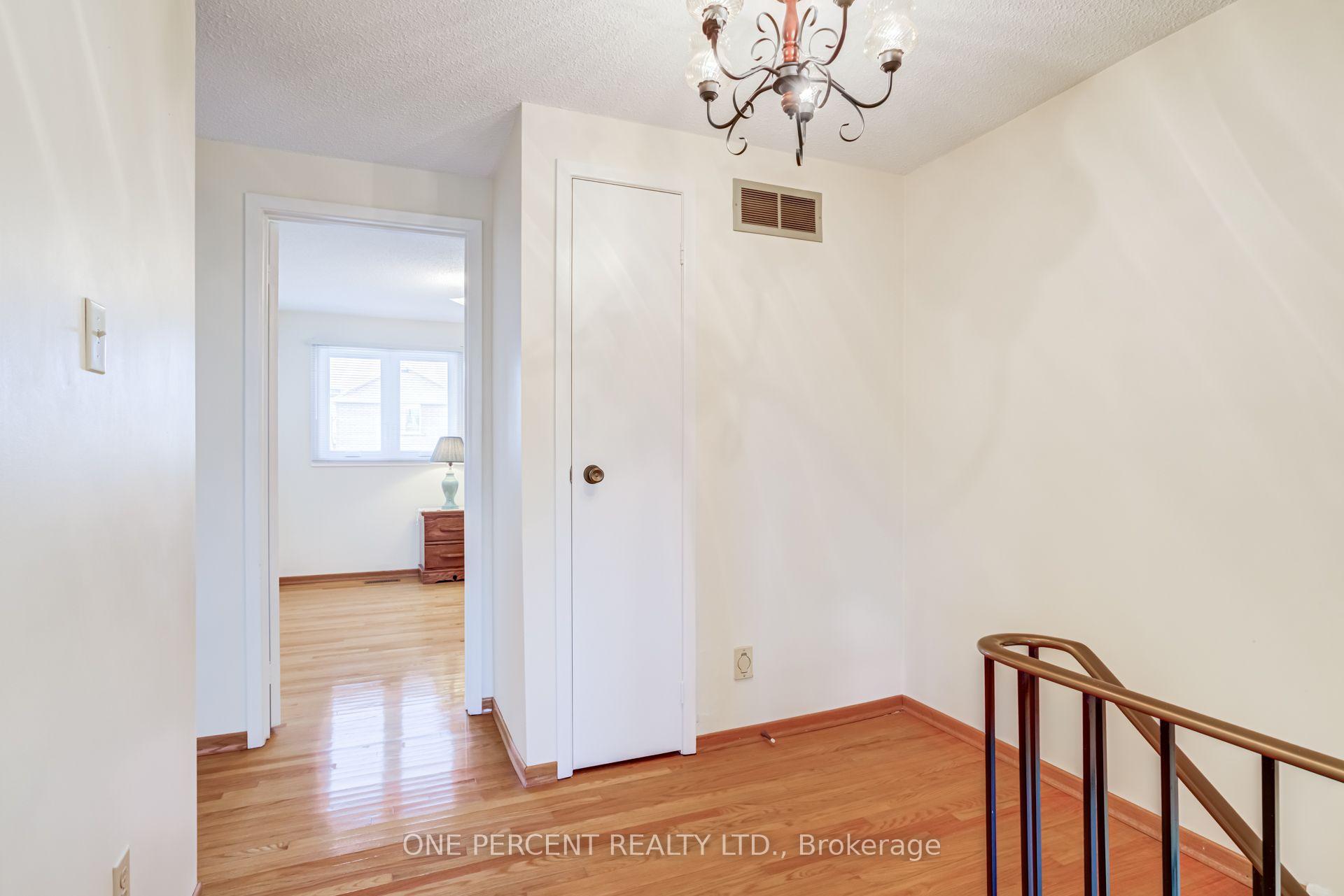 Photo 22 of 47 Hendon Road, Markham, Milliken Mills East — HOMEH