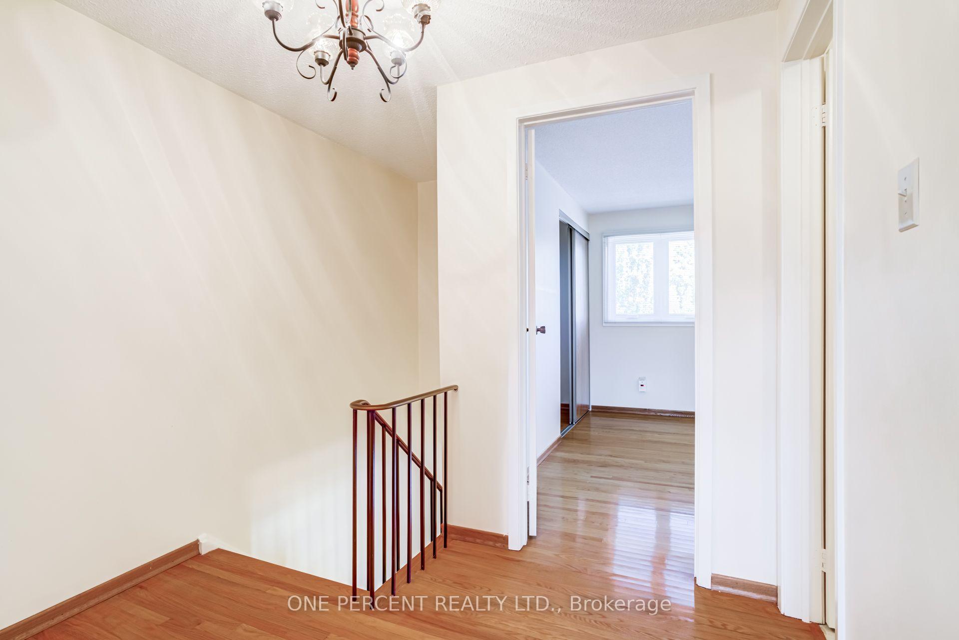 Photo 23 of 47 Hendon Road, Markham, Milliken Mills East — HOMEH