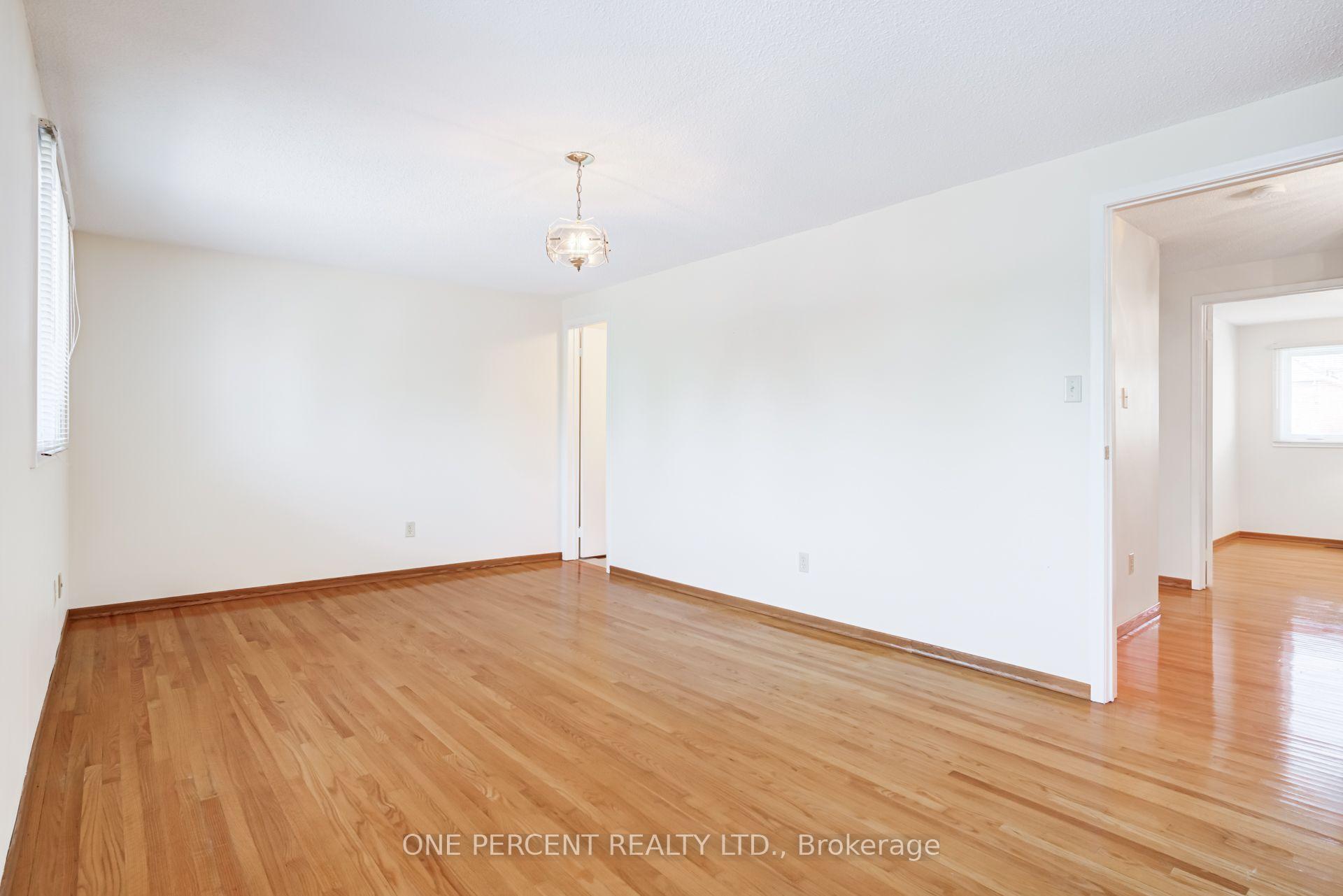 Photo 27 of 47 Hendon Road, Markham, Milliken Mills East — HOMEH
