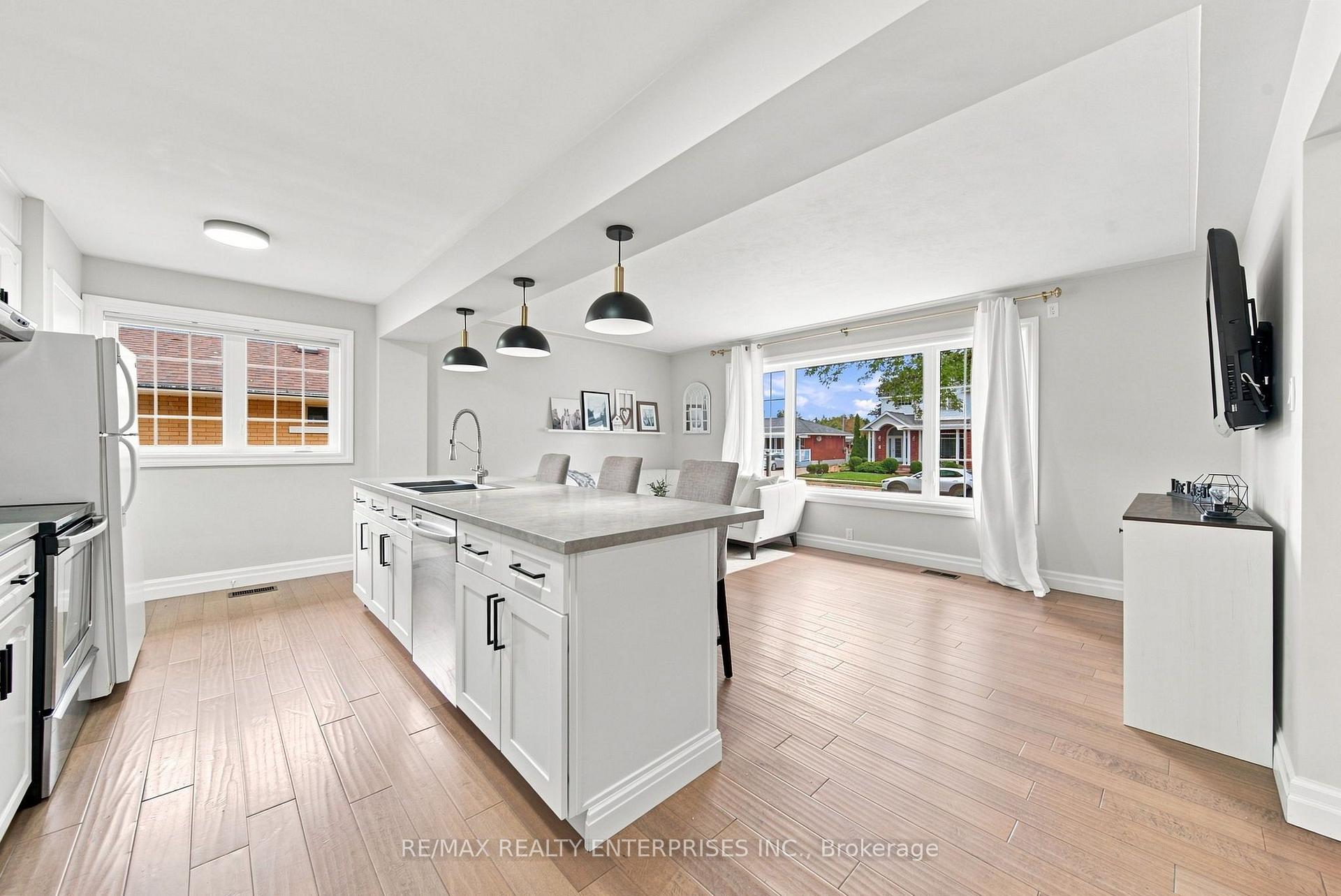 Photo 11 of 56 Alexander Avenue, Cambridge, Christopher-Champlain — HOMEH
