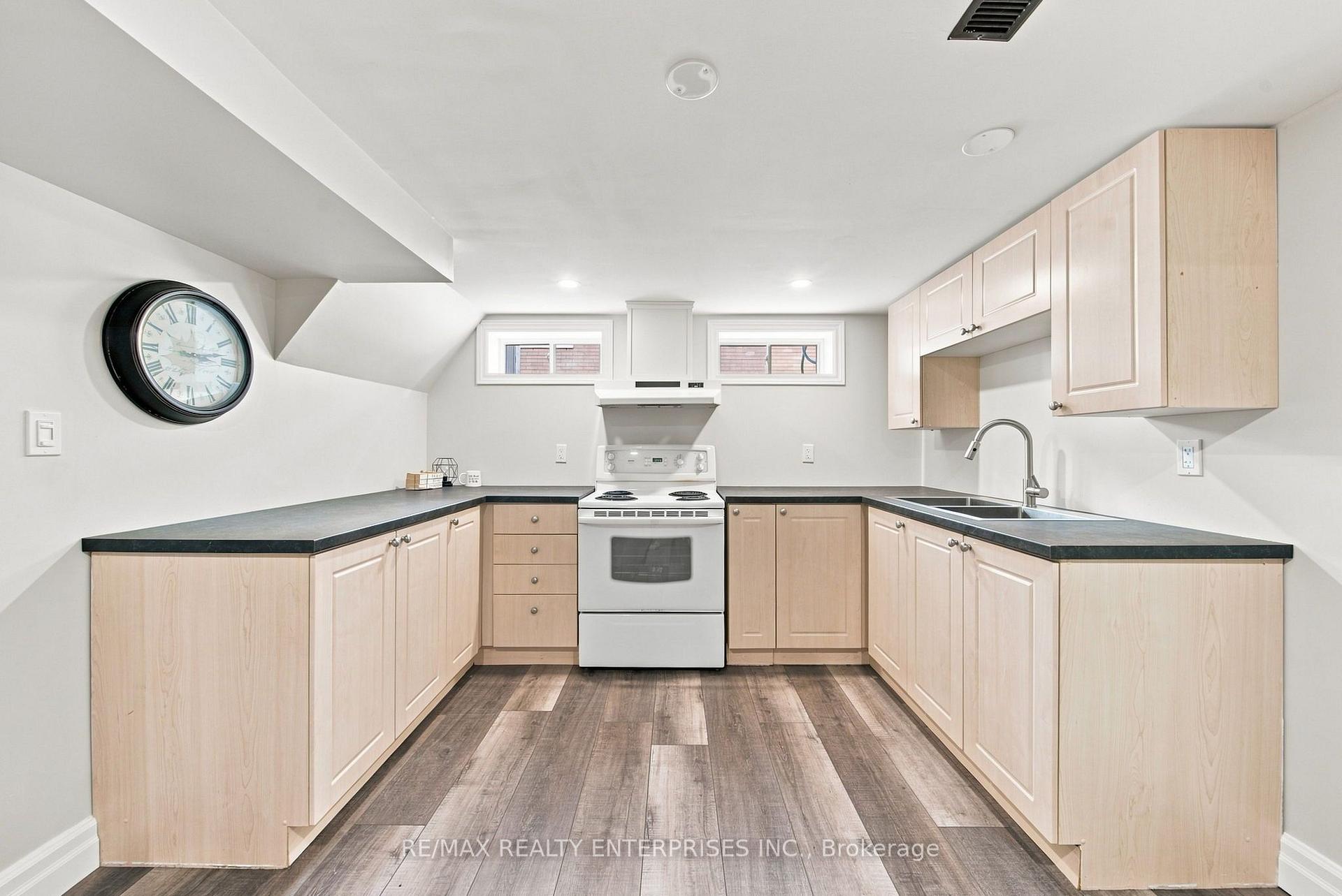 Photo 39 of 56 Alexander Avenue, Cambridge, Christopher-Champlain — HOMEH