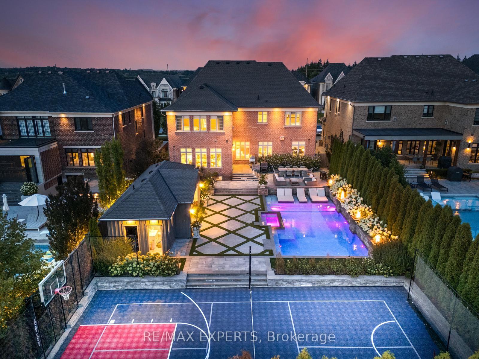 Photo 3 of 98 Endless Circle, Vaughan, Kleinburg — HOMEH