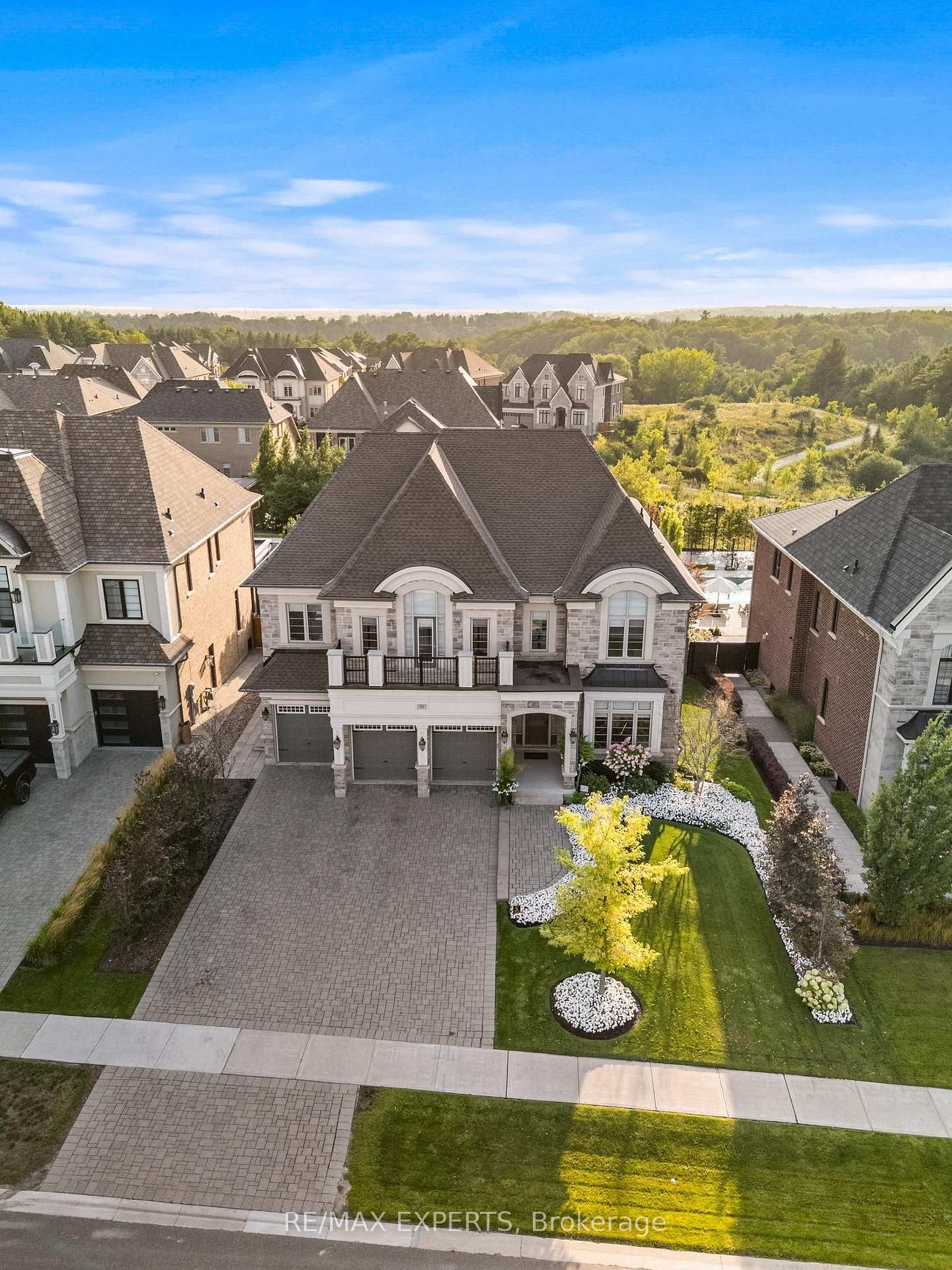 Photo 5 of 98 Endless Circle, Vaughan, Kleinburg — HOMEH