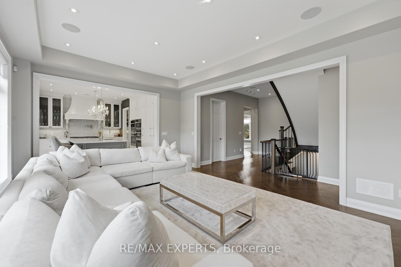 Photo 12 of 98 Endless Circle, Vaughan, Kleinburg — HOMEH