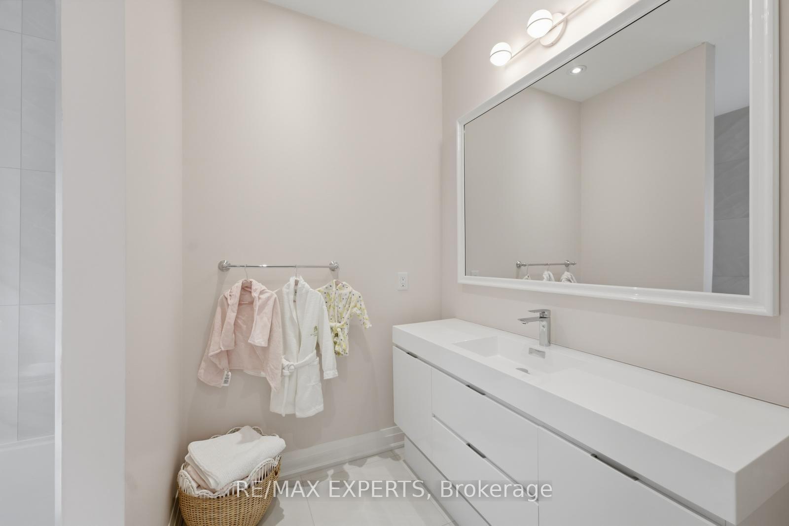 Photo 29 of 98 Endless Circle, Vaughan, Kleinburg — HOMEH