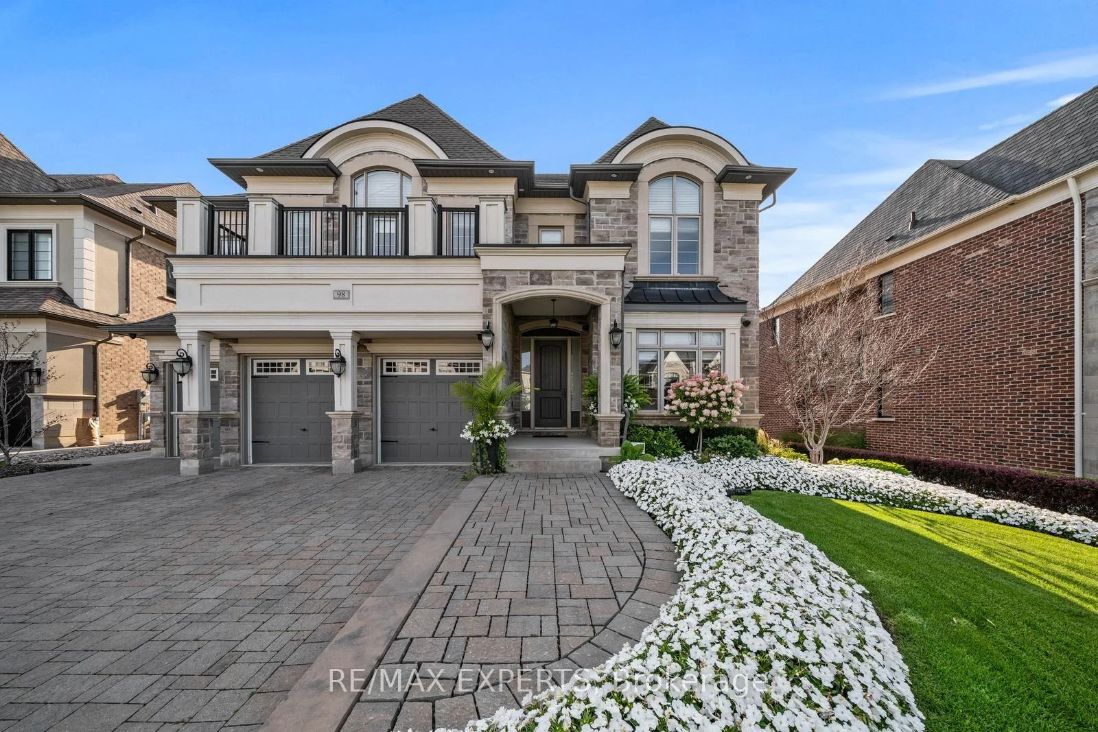 Photo 6 of 98 Endless Circle, Vaughan, Kleinburg — HOMEH