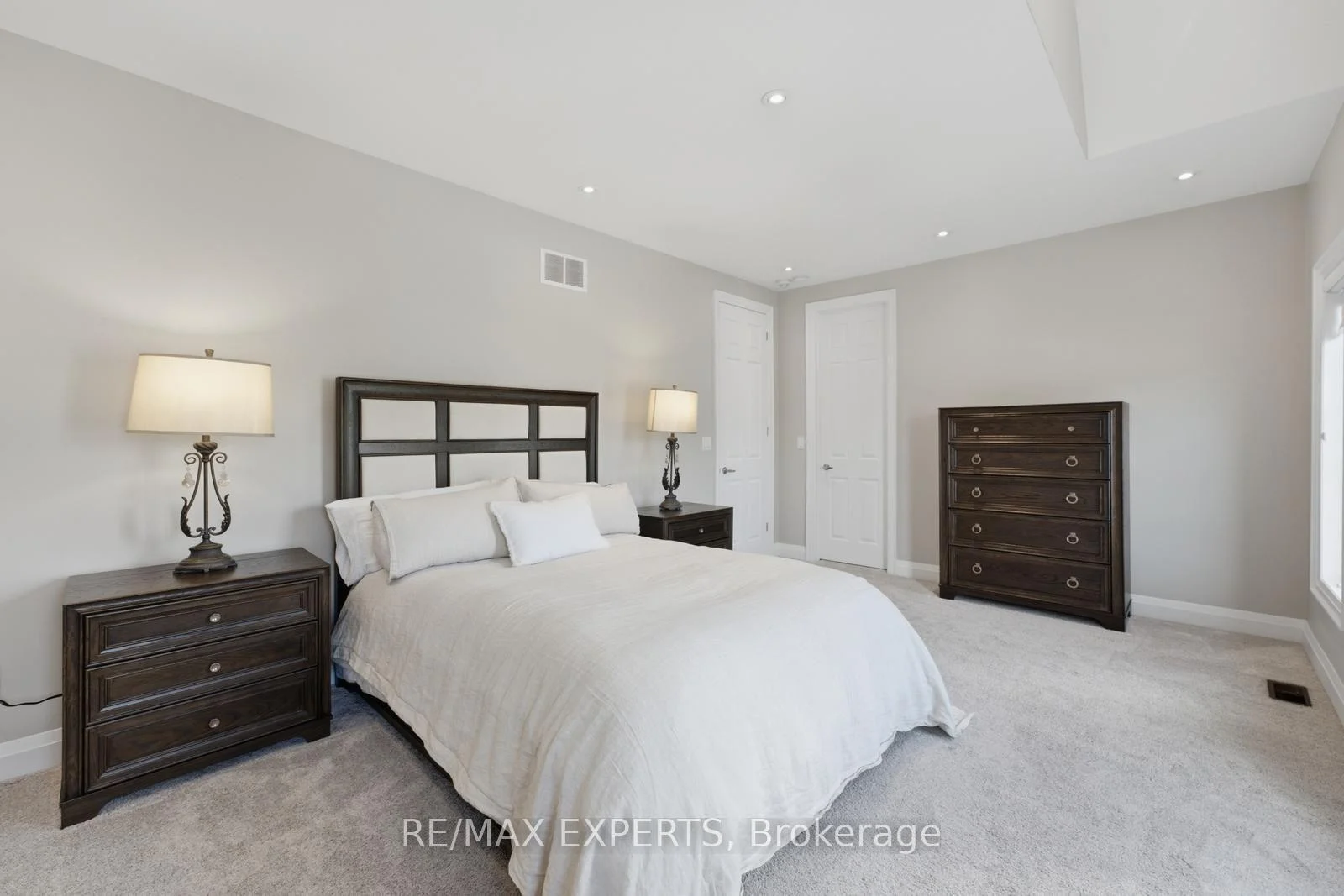 Photo 32 of 98 Endless Circle, Vaughan, Kleinburg — HOMEH