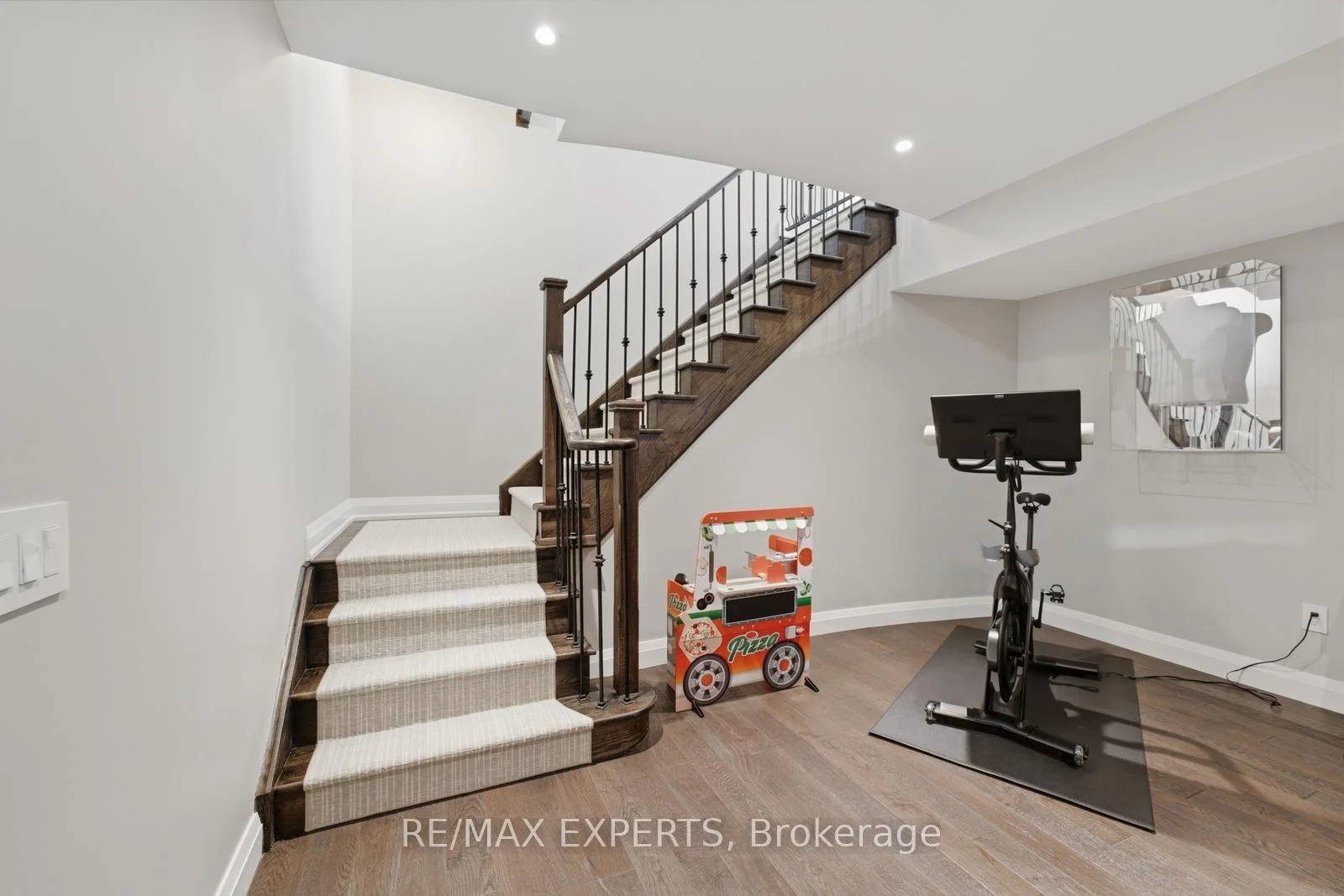 Photo 54 of 98 Endless Circle, Vaughan, Kleinburg — HOMEH