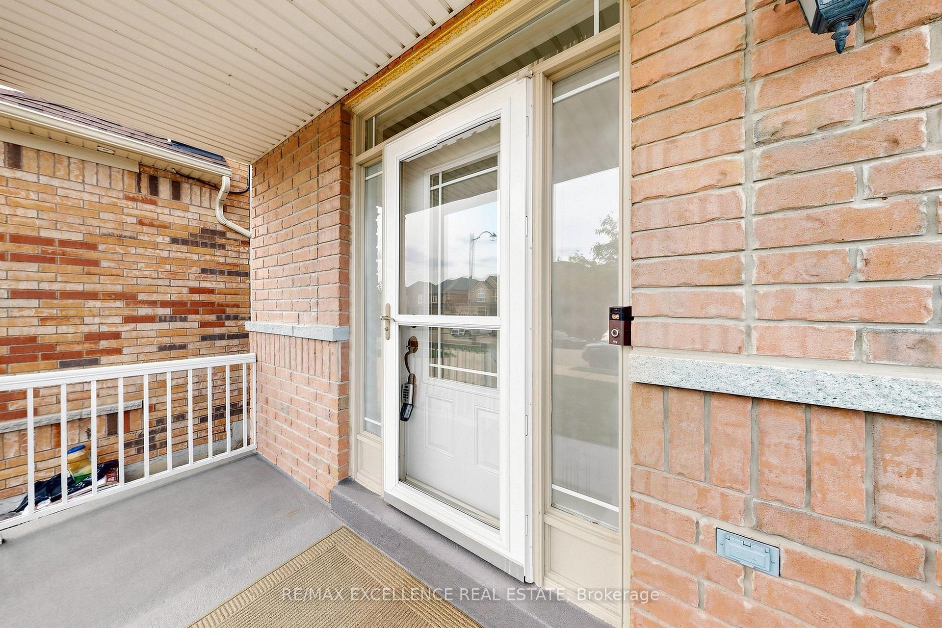 Photo 4 of 8 Lynngrove Way, Brampton, Bram East — HOMEH