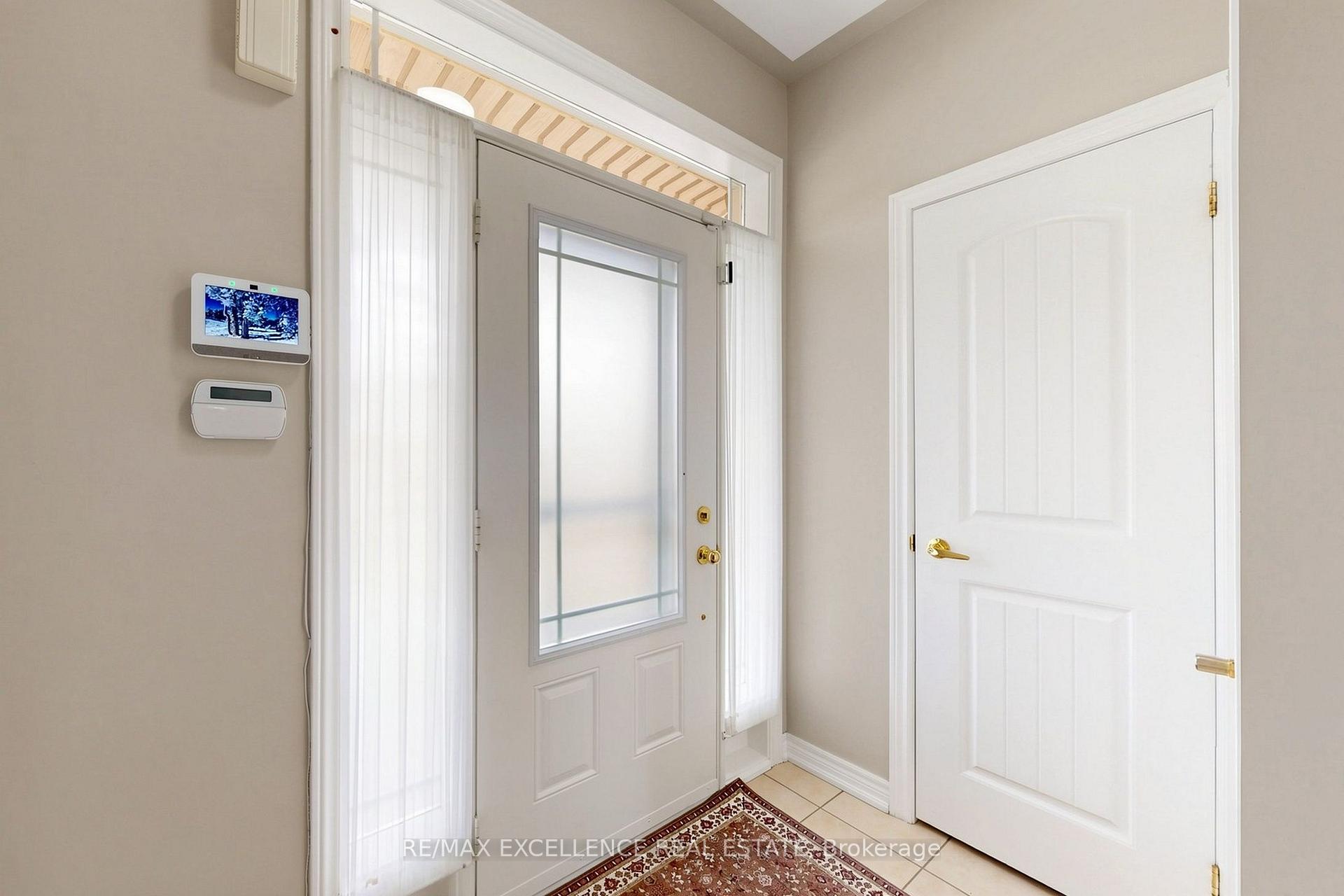 Photo 5 of 8 Lynngrove Way, Brampton, Bram East — HOMEH