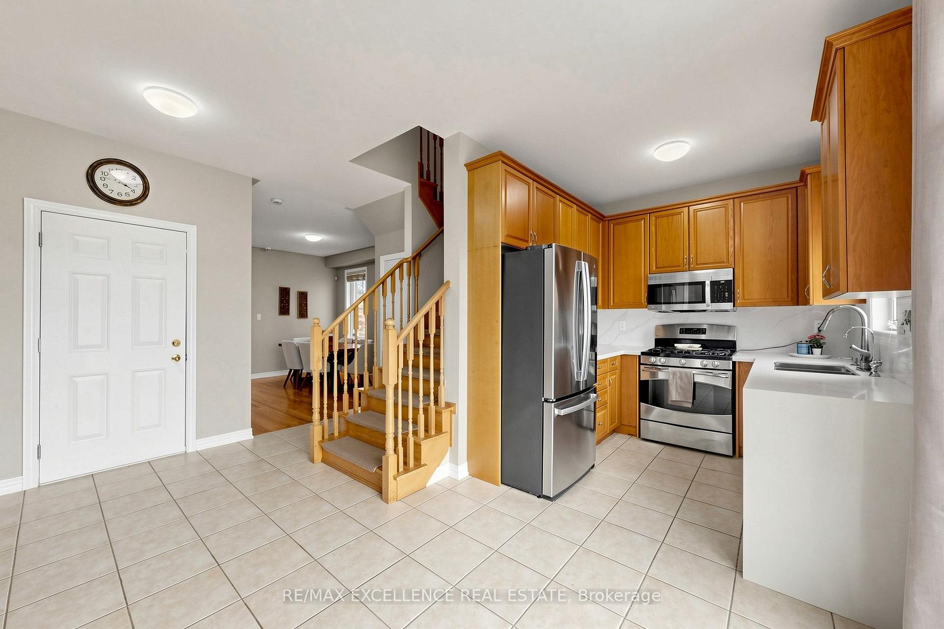 Photo 10 of 8 Lynngrove Way, Brampton, Bram East — HOMEH