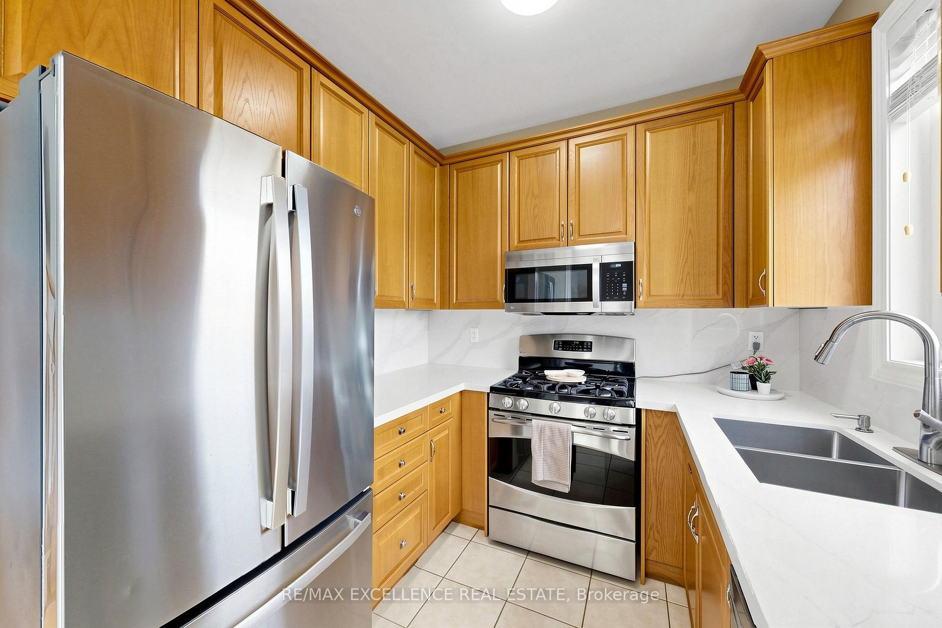 Photo 12 of 8 Lynngrove Way, Brampton, Bram East — HOMEH