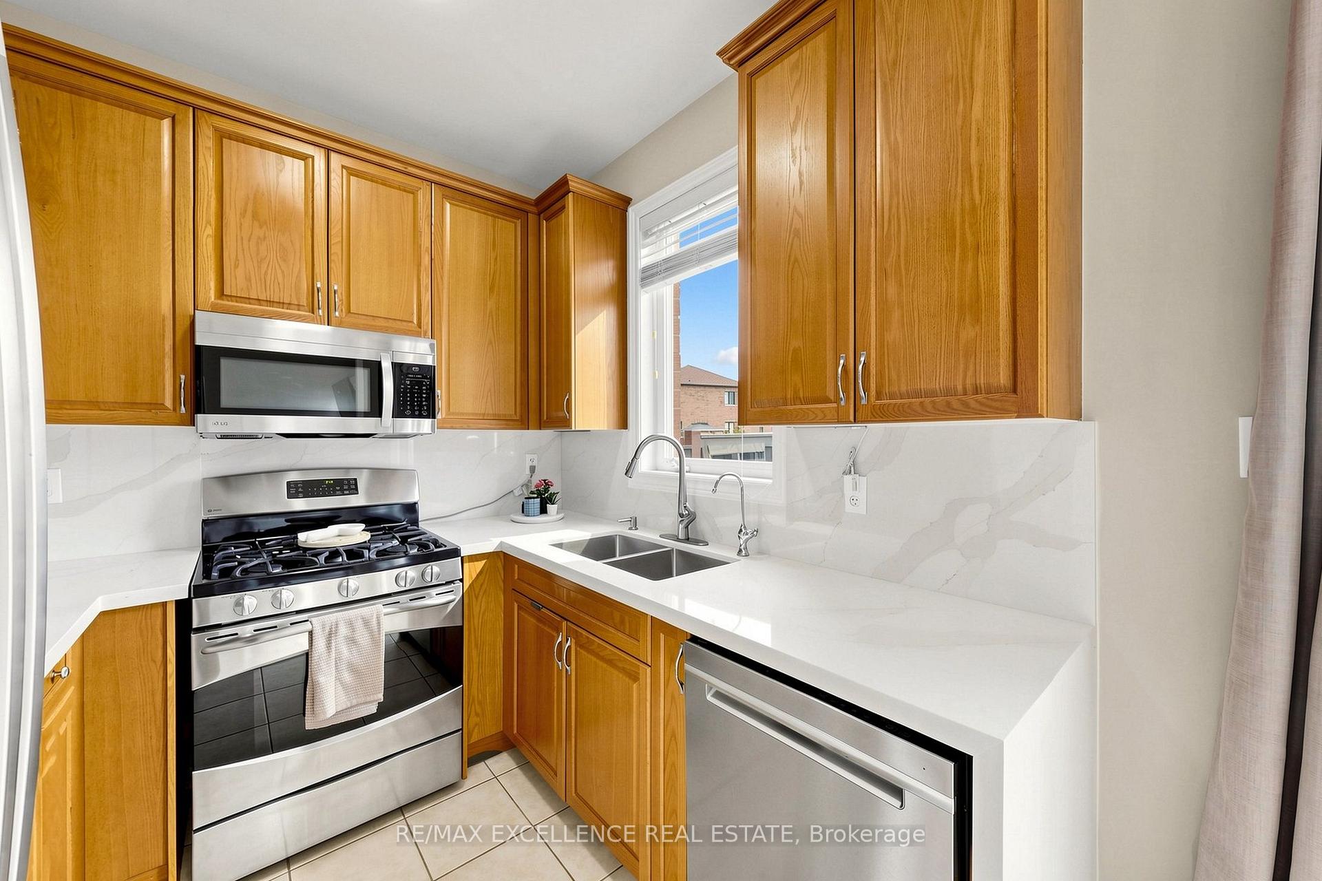 Photo 13 of 8 Lynngrove Way, Brampton, Bram East — HOMEH