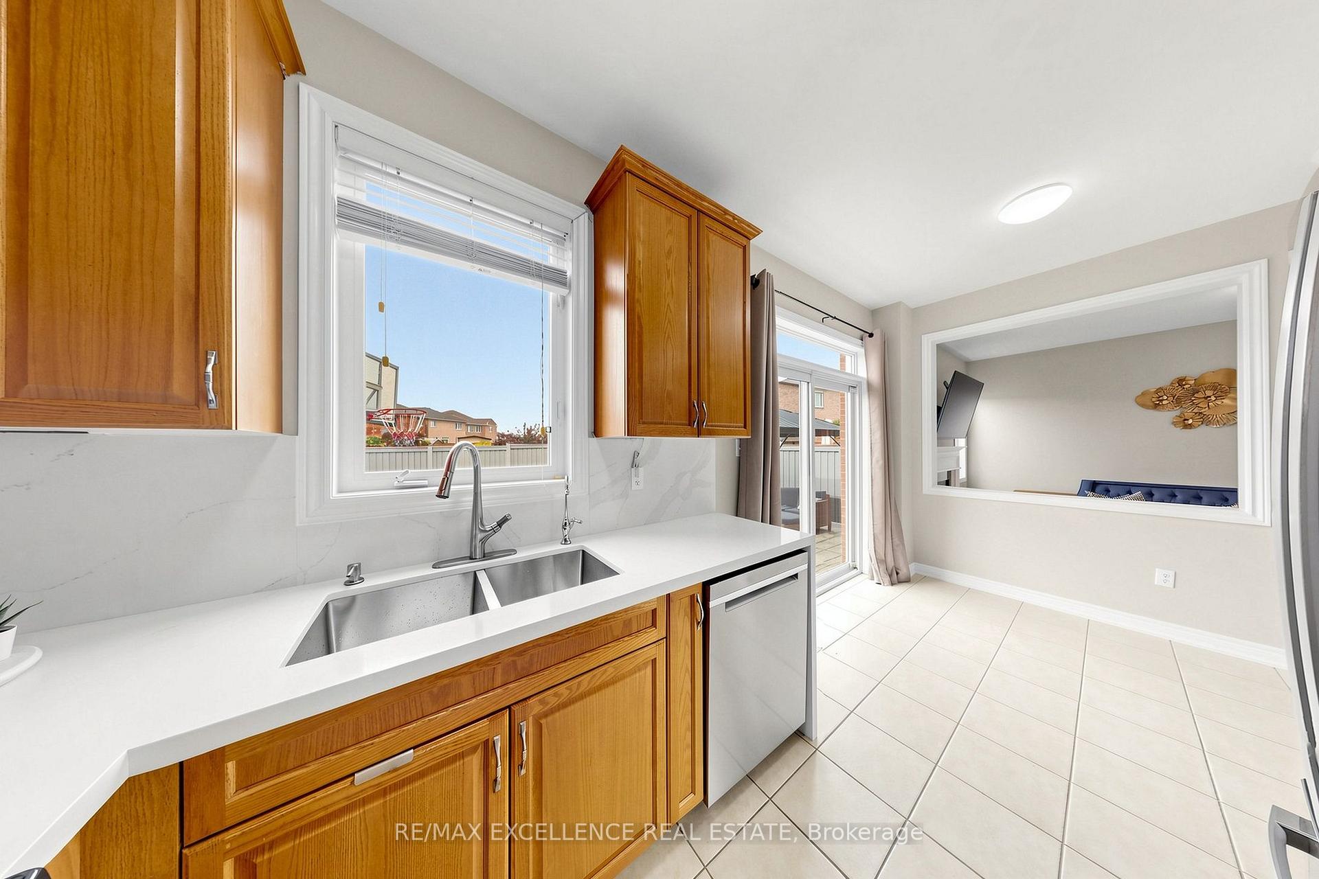Photo 14 of 8 Lynngrove Way, Brampton, Bram East — HOMEH
