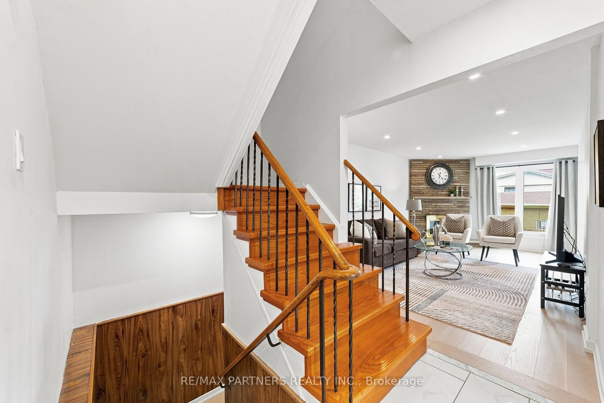Photo 16 of 26 Blue Eagle Trail, Scarborough, Agincourt North — HOMEH