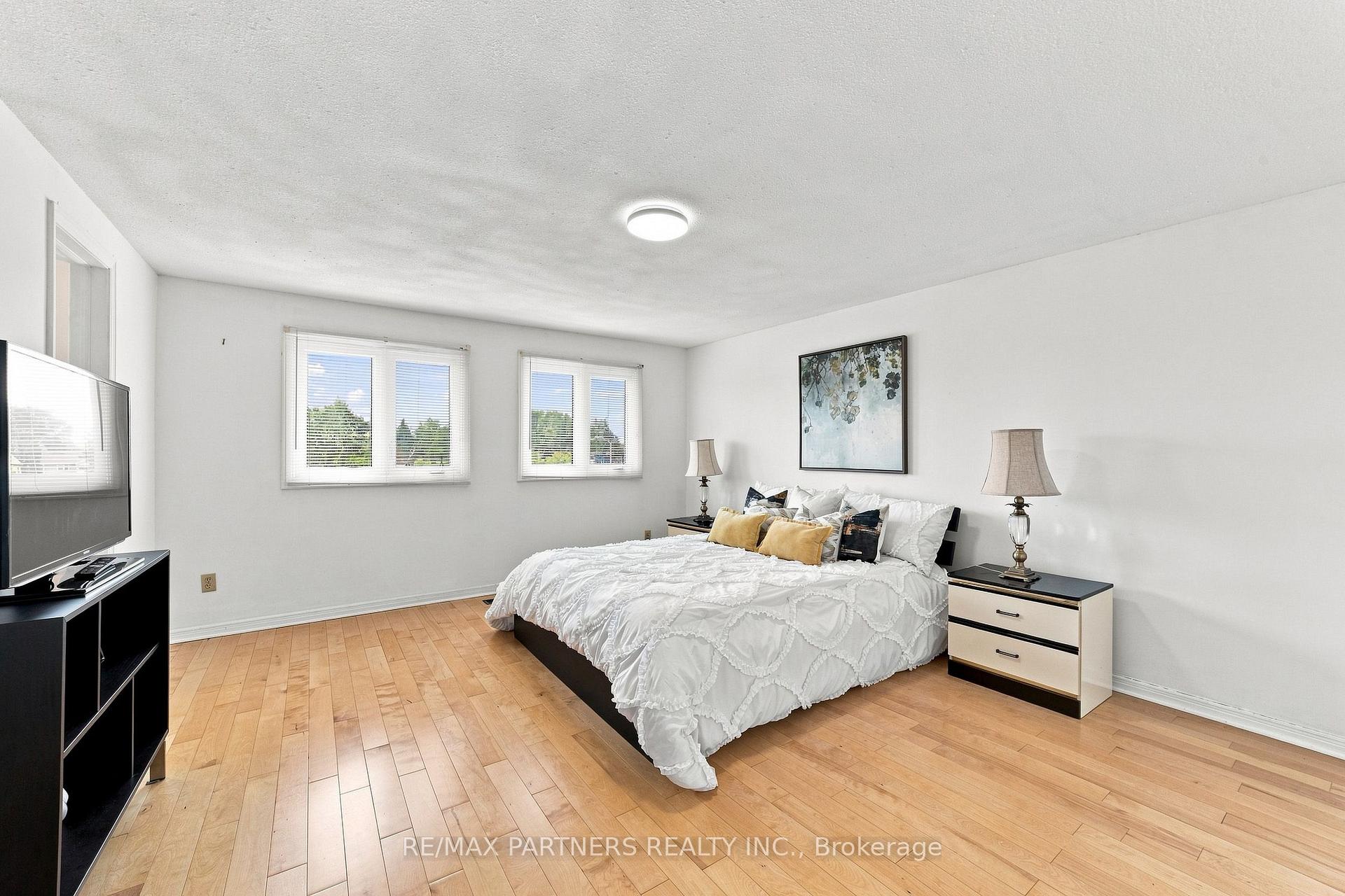 Photo 18 of 26 Blue Eagle Trail, Scarborough, Agincourt North — HOMEH