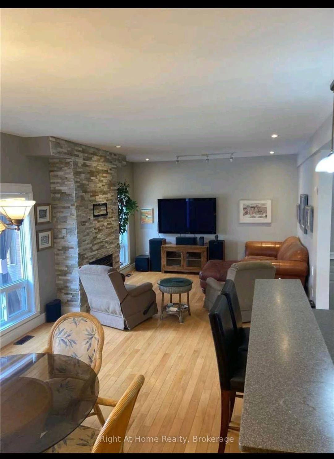 Photo 7 of Unit Main, 40 Prospect Street, Clarington, Bowmanville — HOMEH