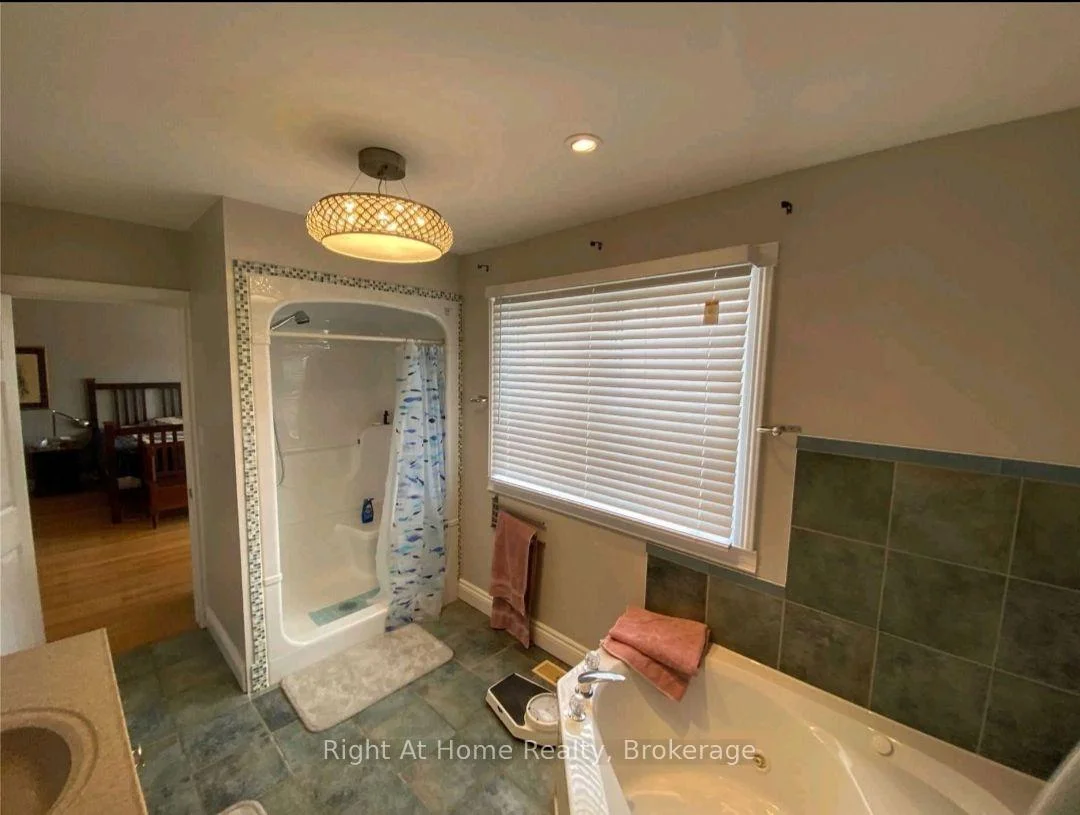Photo 10 of Unit Main, 40 Prospect Street, Clarington, Bowmanville — HOMEH