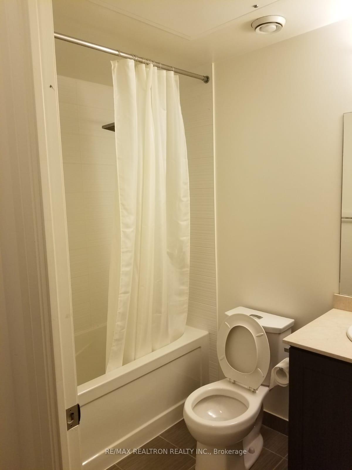 Photo 7 of Unit 2412, 7171 Yonge Street, Markham, Thornhill — HOMEH
