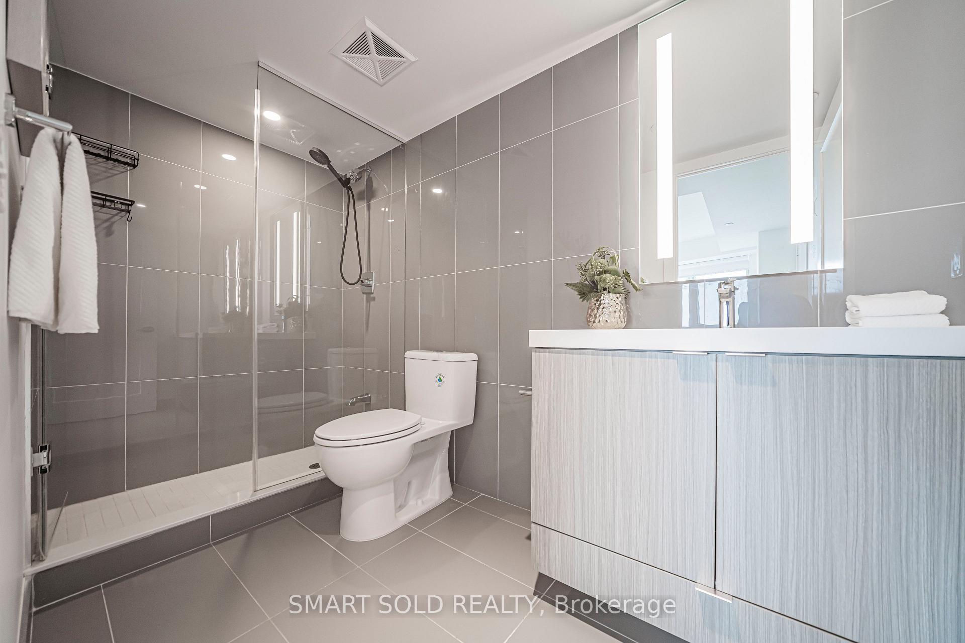Photo 11 of Unit 2017, 585 Bloor Street E, Toronto, North St. James Town — HOMEH