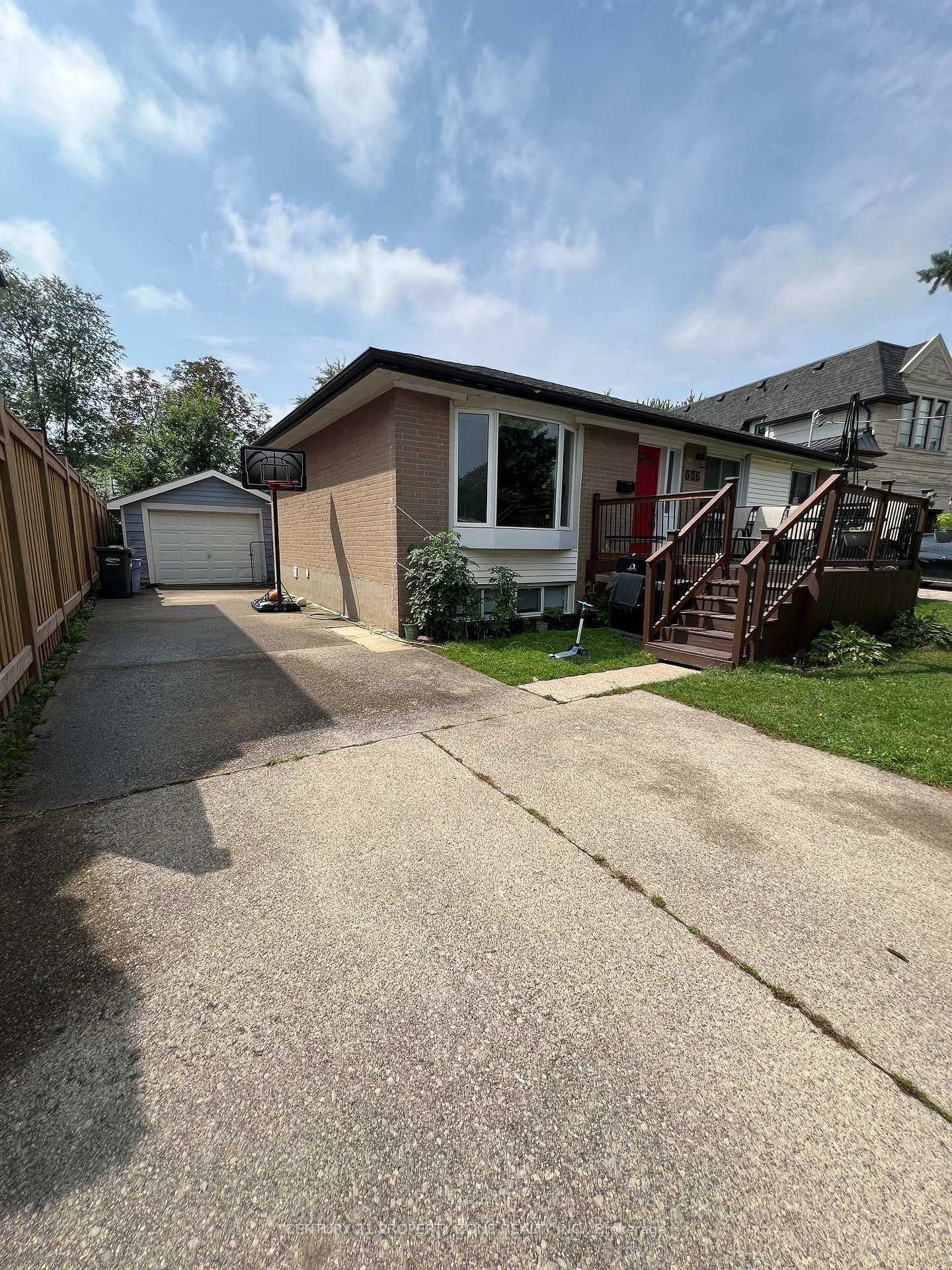Photo 3 of 556 Sherin Drive, Oakville, West — HOMEH