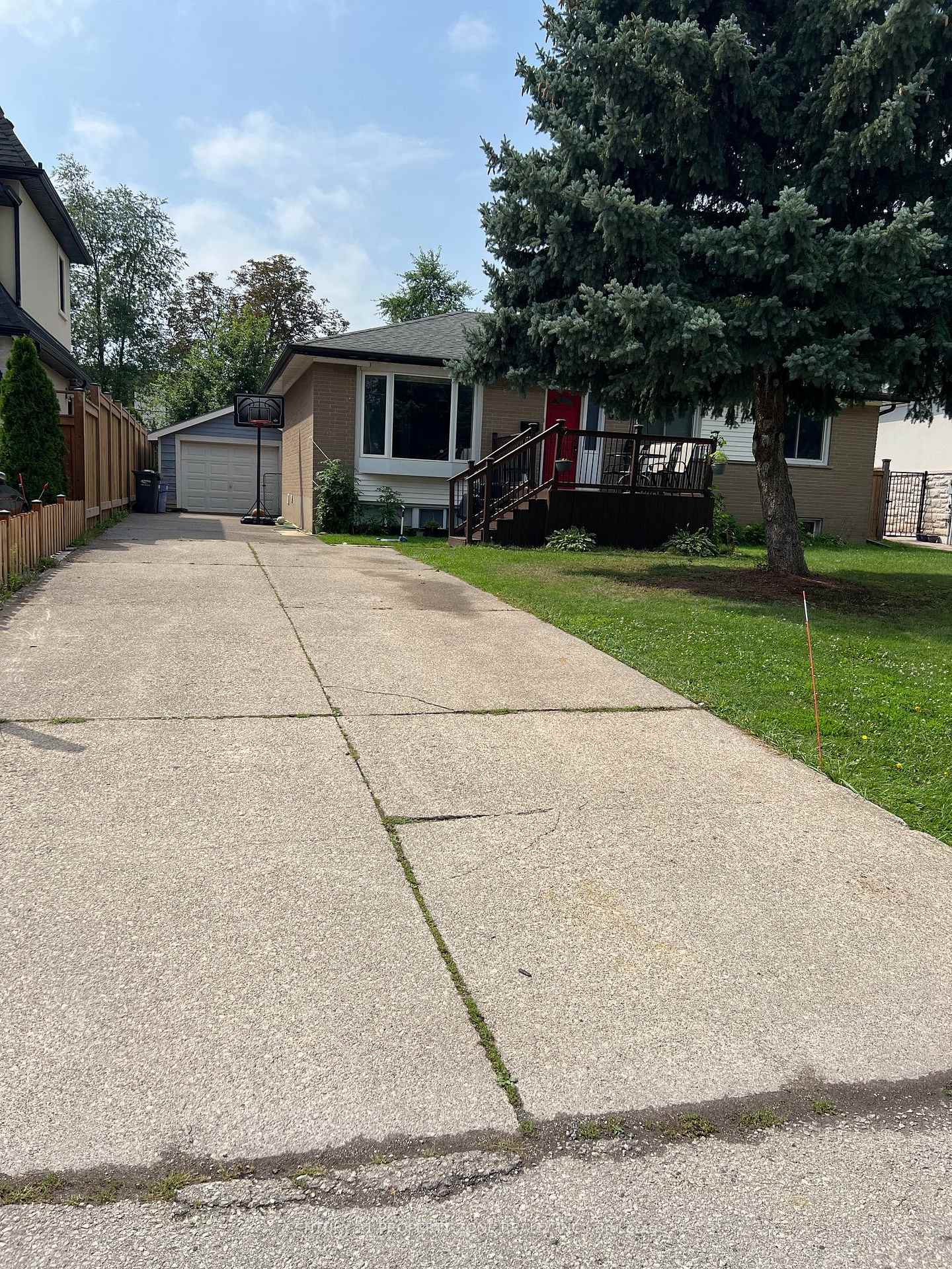 Photo 4 of 556 Sherin Drive, Oakville, West — HOMEH