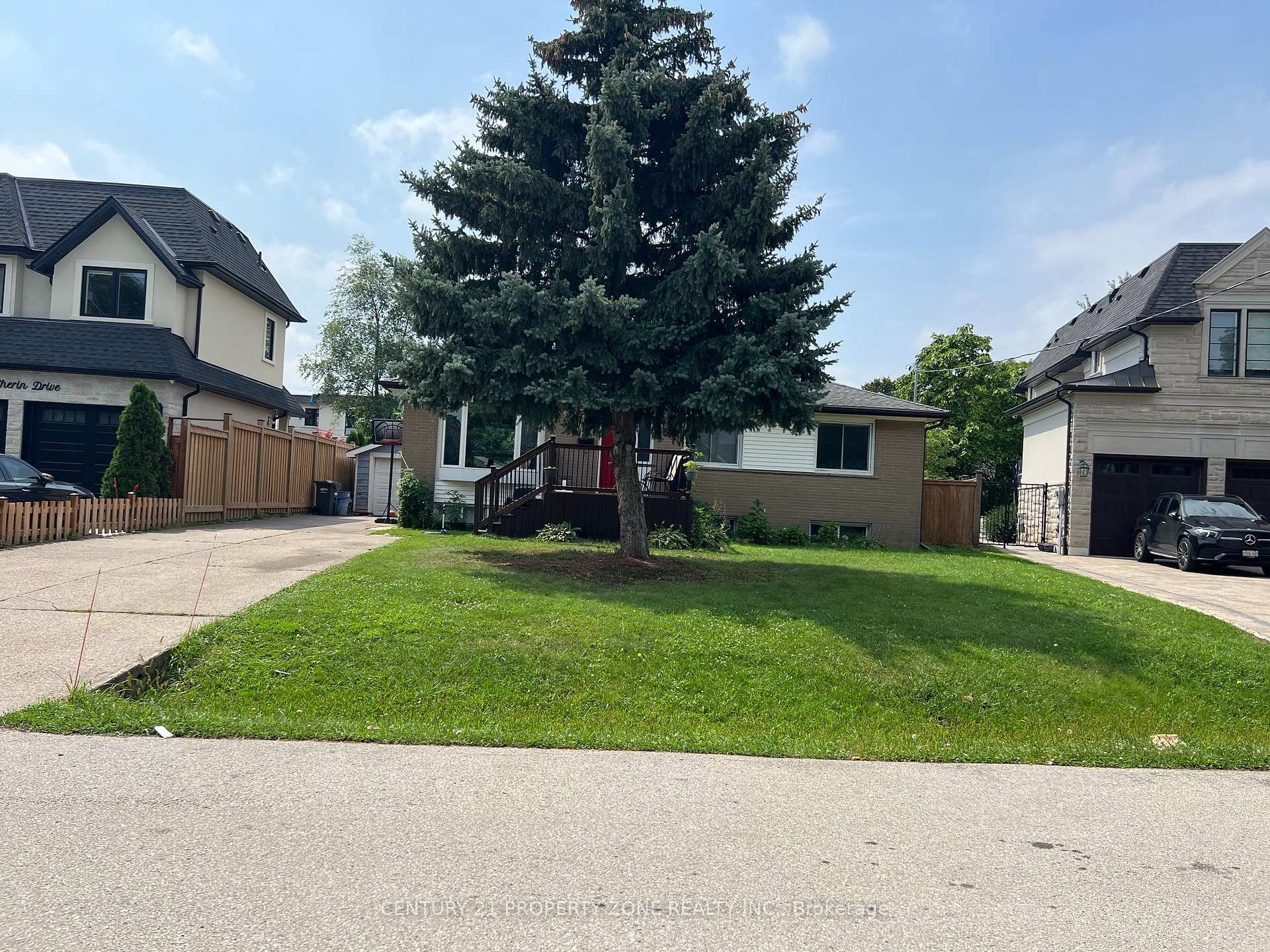 Photo 5 of 556 Sherin Drive, Oakville, West — HOMEH