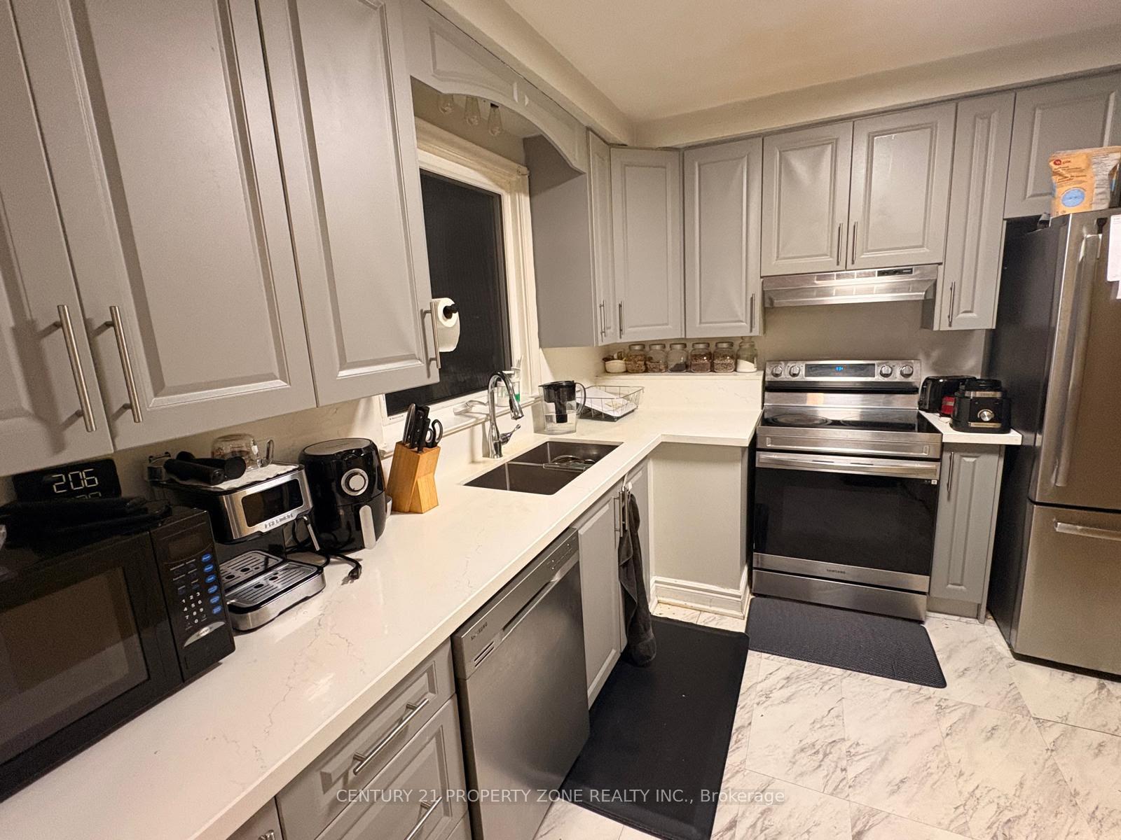 Photo 10 of 556 Sherin Drive, Oakville, West — HOMEH