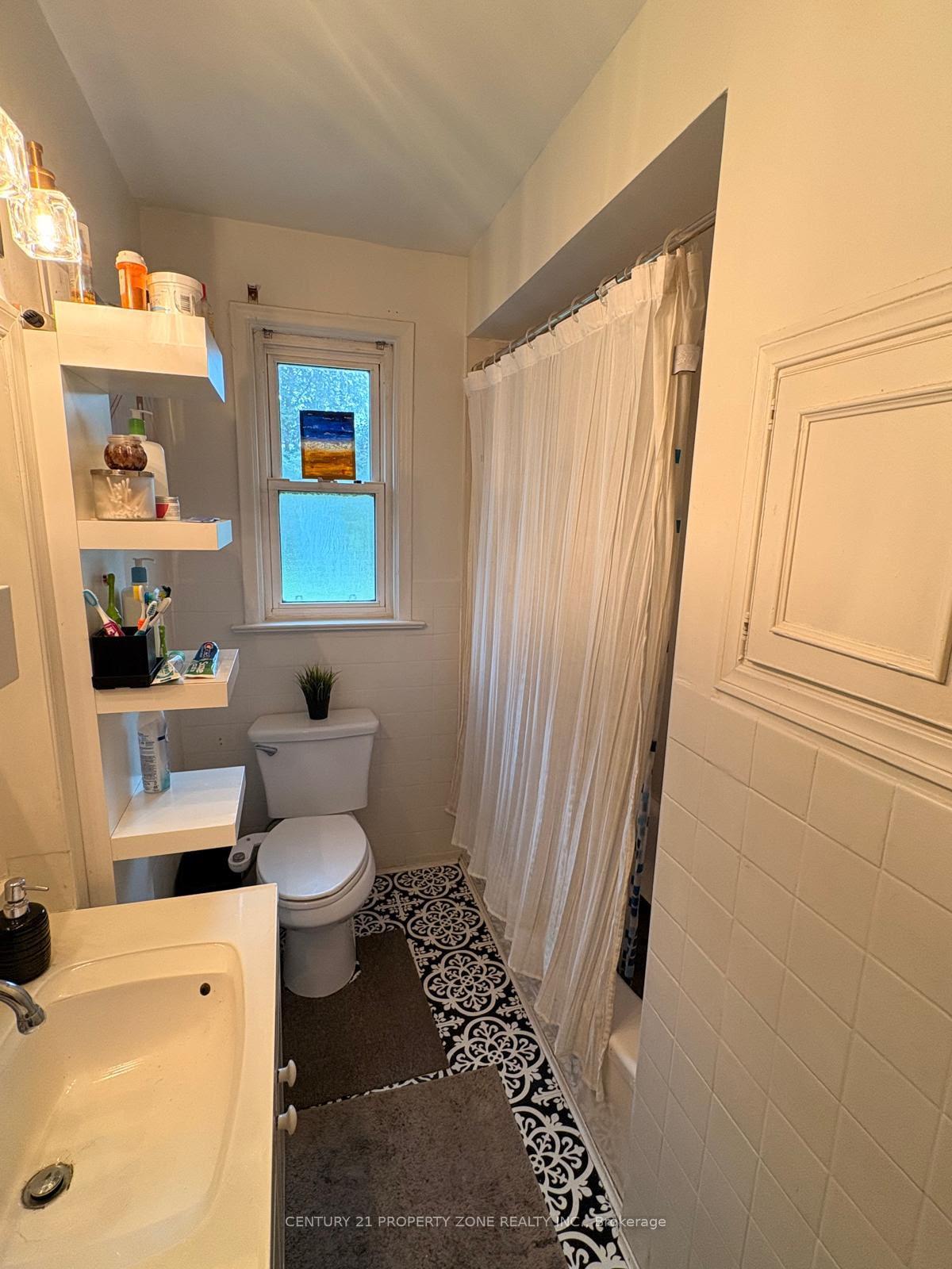 Photo 11 of 556 Sherin Drive, Oakville, West — HOMEH