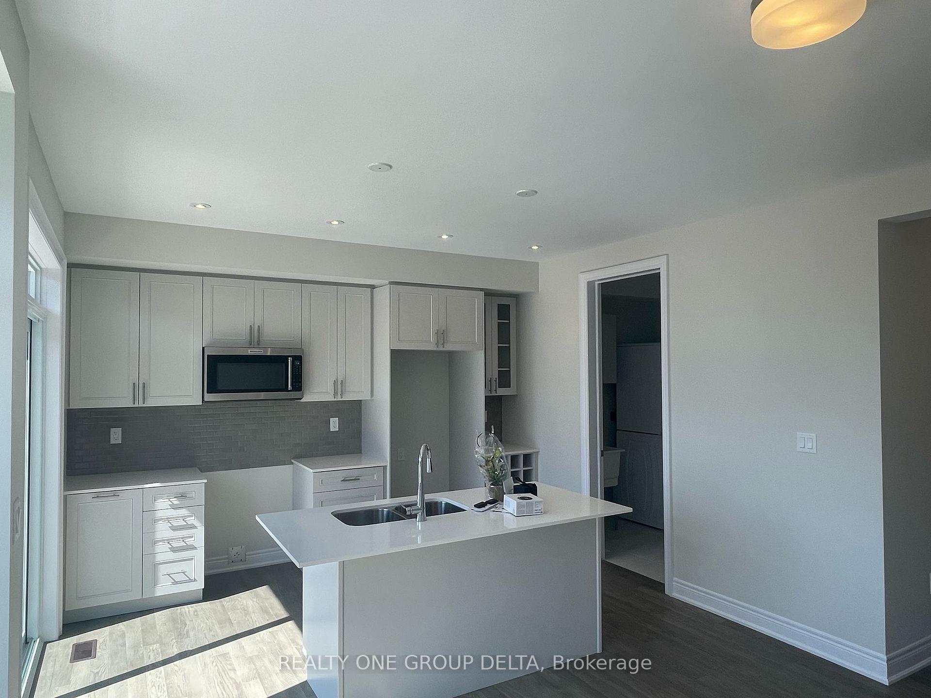 Photo 5 of 2178 Postmaster Drive, Oakville, Westmount — HOMEH