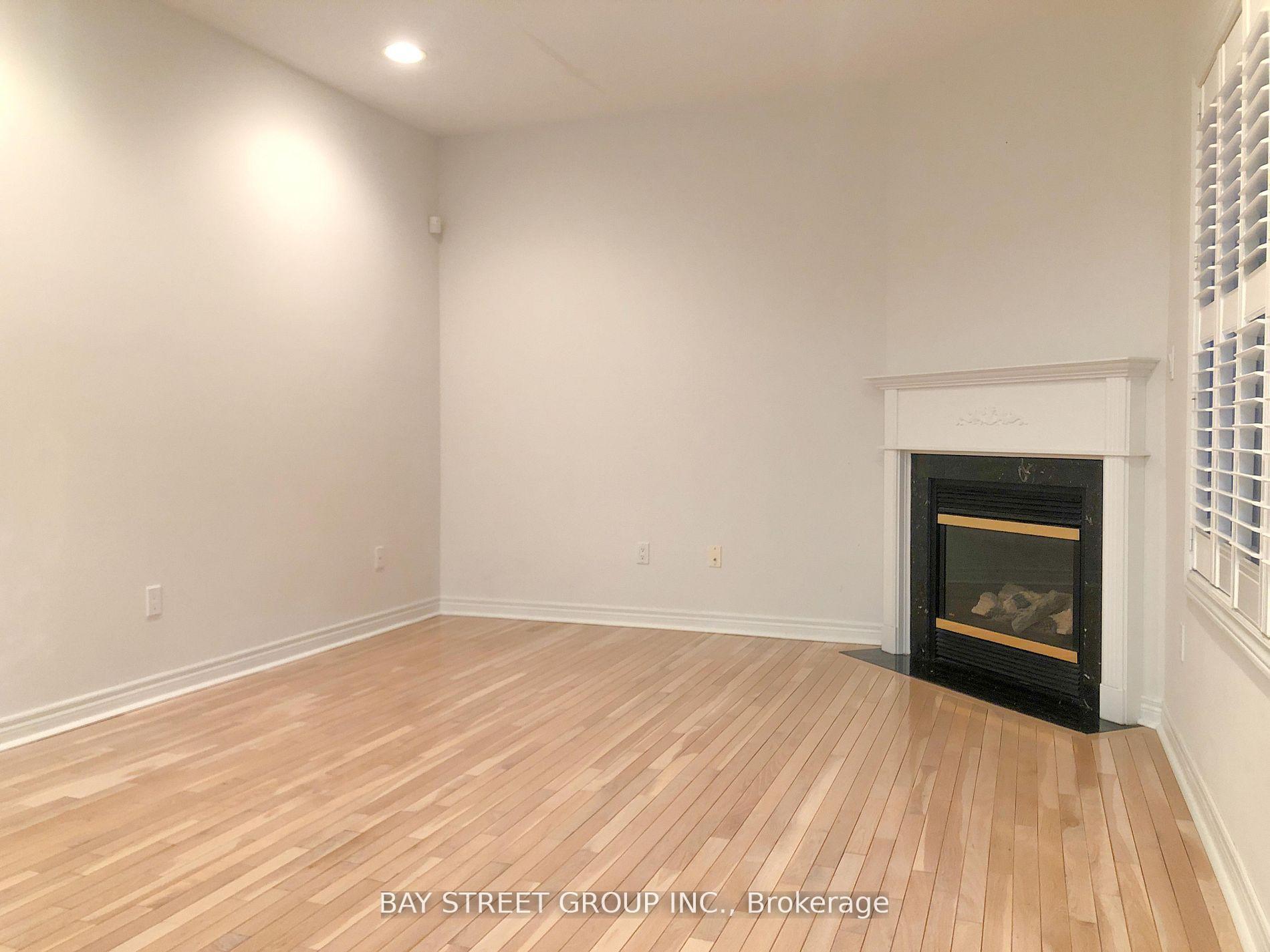 Photo 10 of 13 Pembrooke Road, Markham, Cachet — HOMEH