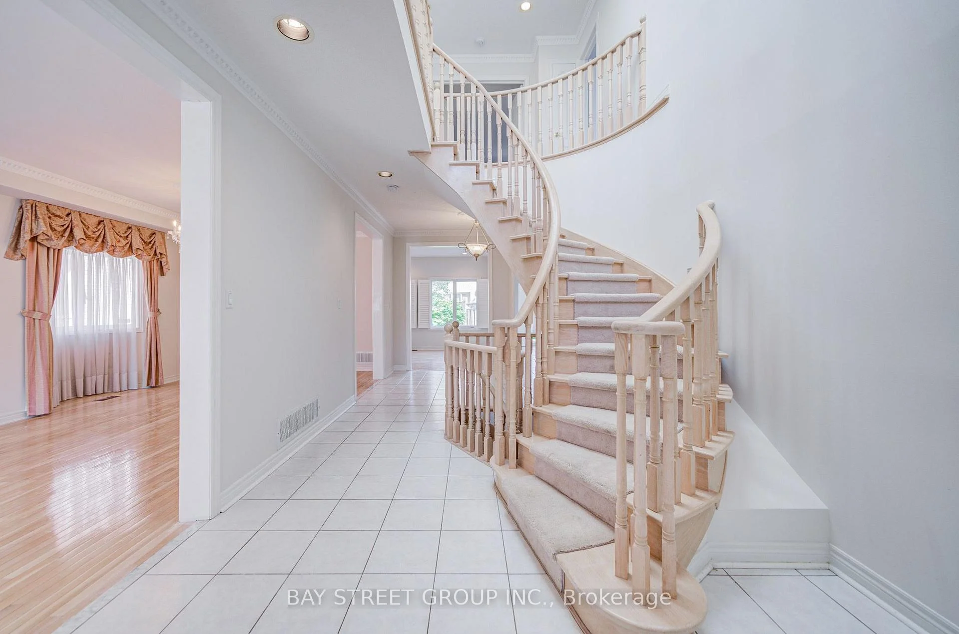 Photo 11 of 13 Pembrooke Road, Markham, Cachet — HOMEH