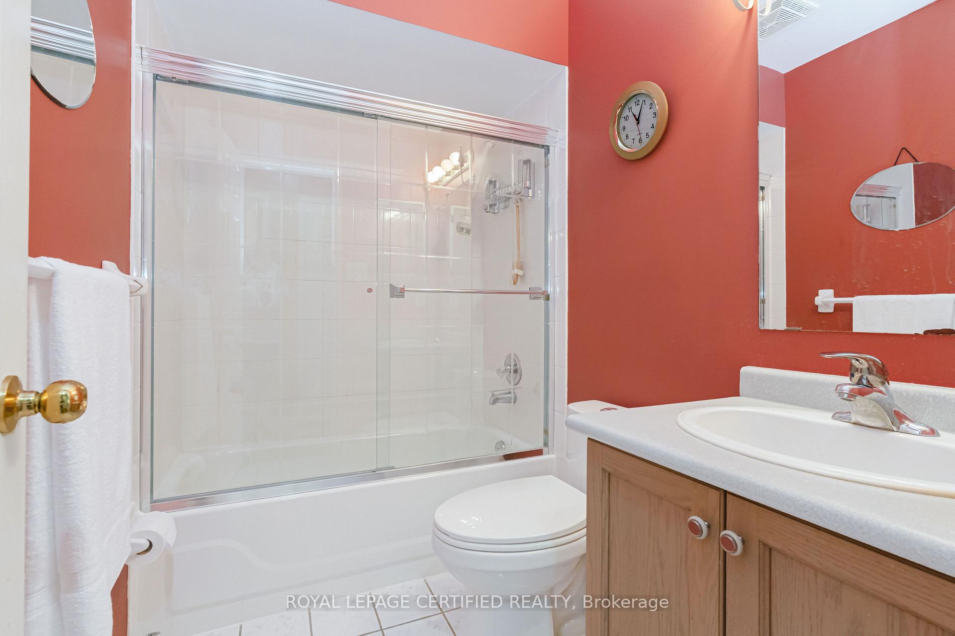 Photo 14 of 45 Springview Drive, Brampton, Brampton West — HOMEH