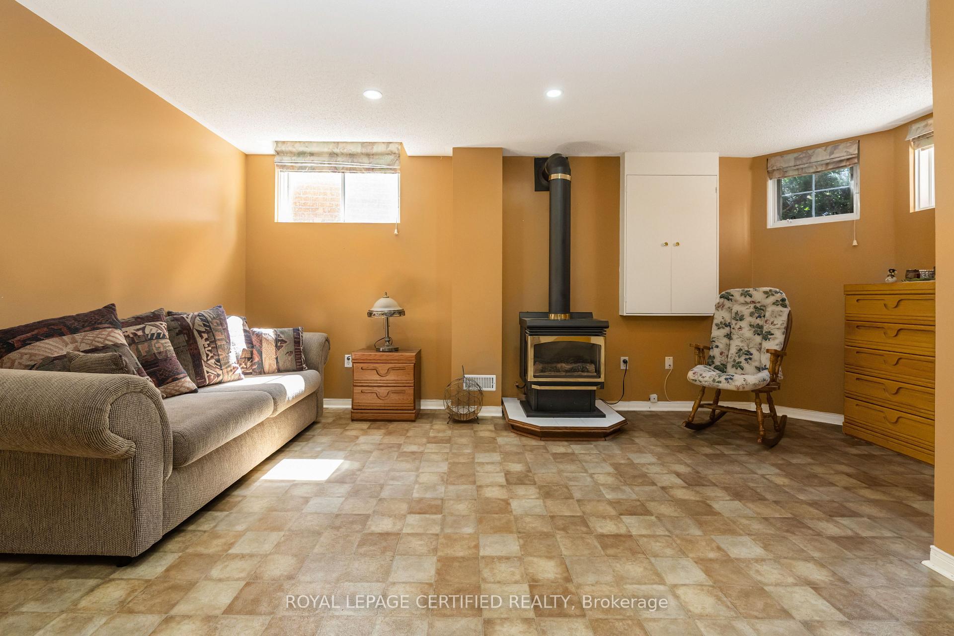 Photo 17 of 45 Springview Drive, Brampton, Brampton West — HOMEH