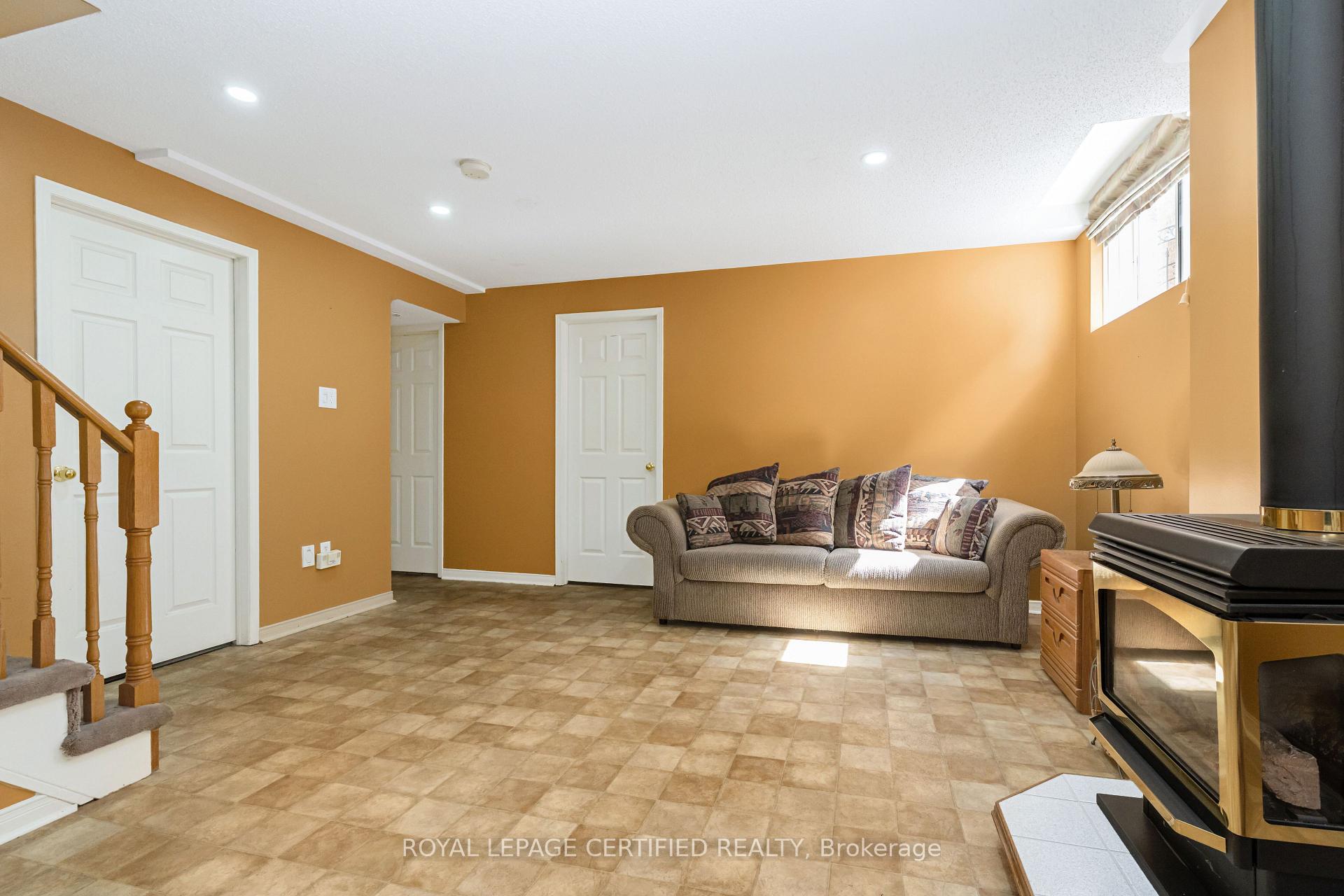 Photo 18 of 45 Springview Drive, Brampton, Brampton West — HOMEH