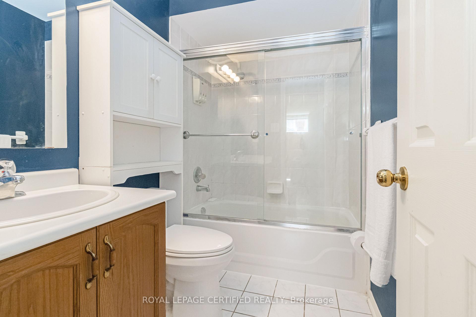 Photo 21 of 45 Springview Drive, Brampton, Brampton West — HOMEH