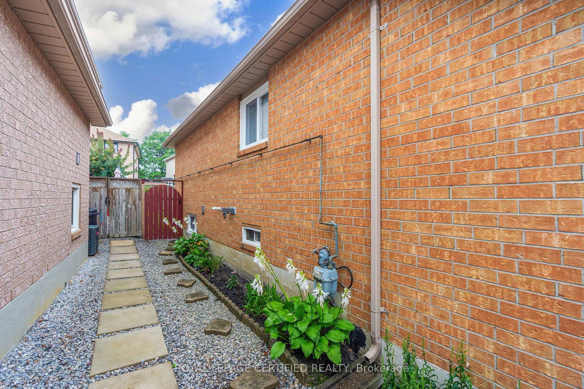 Photo 22 of 45 Springview Drive, Brampton, Brampton West — HOMEH