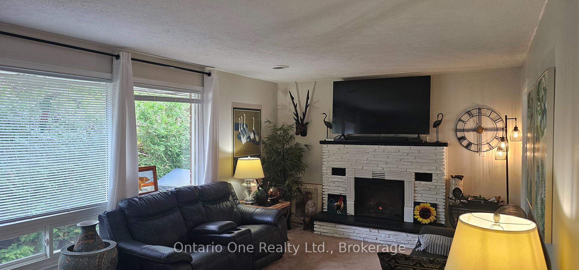 Photo 2 of 150 Lofty Pines Crescent, Gravenhurst, Muskoka (S) — HOMEH