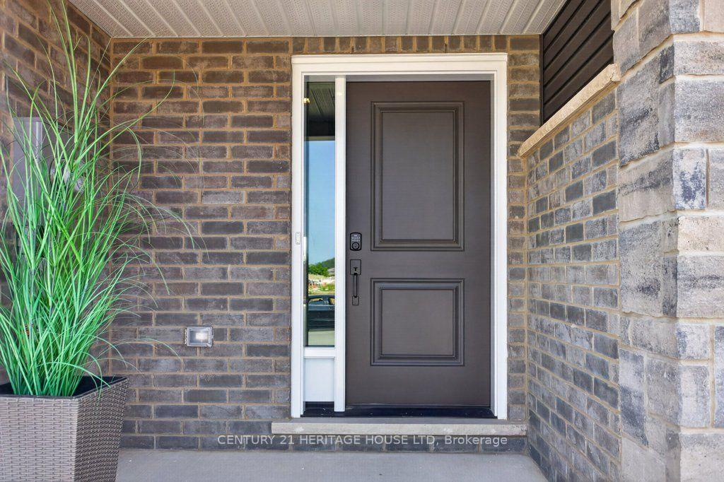 Photo 3 of 25 Kiln Lane E, St. Thomas — HOMEH
