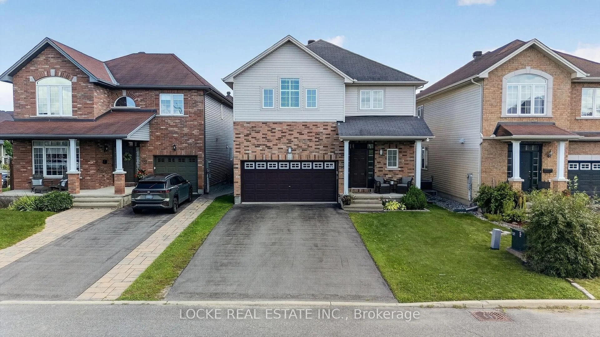 Photo 2 of 196 Felicity Crescent, Ottawa, Mer Bleue/Bradley Estates/Anderson Park — HOMEH