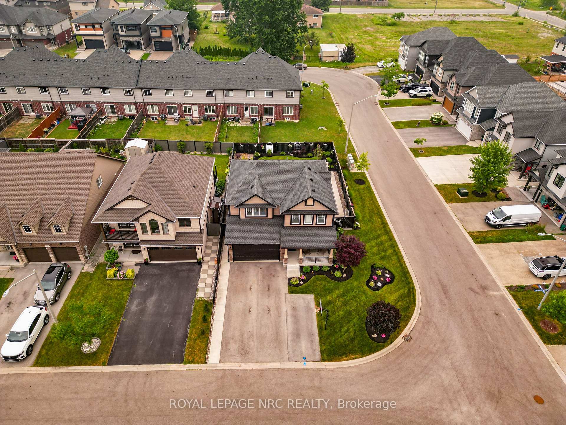 Photo 2 of 7794 Clendenning Street, Niagara Falls, Oldfield — HOMEH