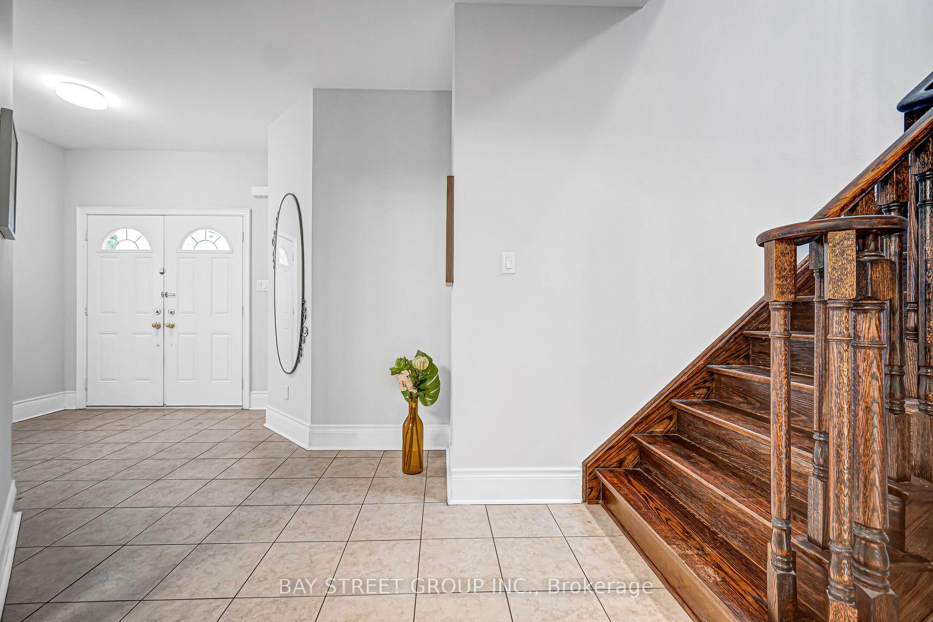 Photo 3 of 45 Old Orchard Crescent, Richmond Hill, Rouge Woods — HOMEH