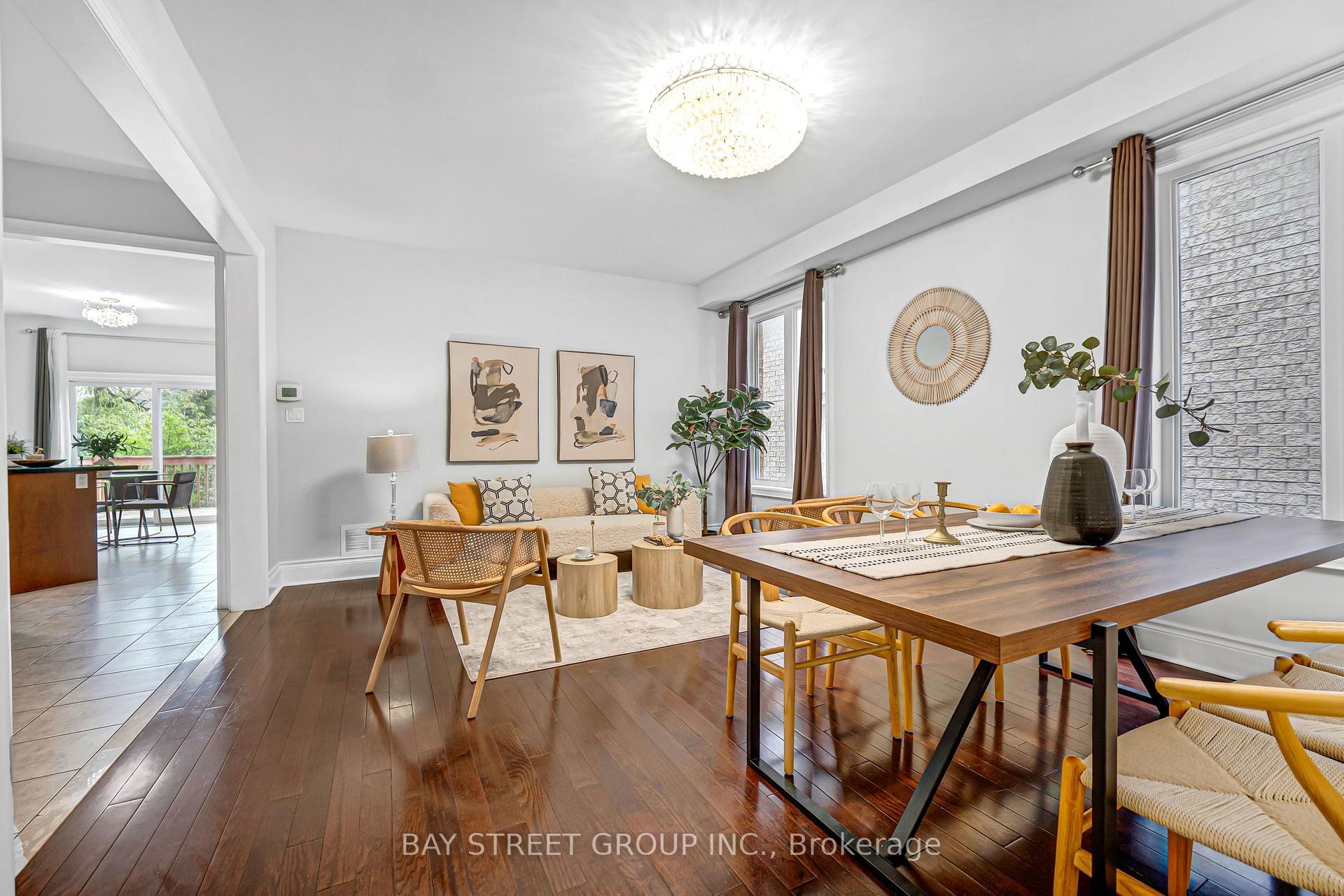 Photo 5 of 45 Old Orchard Crescent, Richmond Hill, Rouge Woods — HOMEH