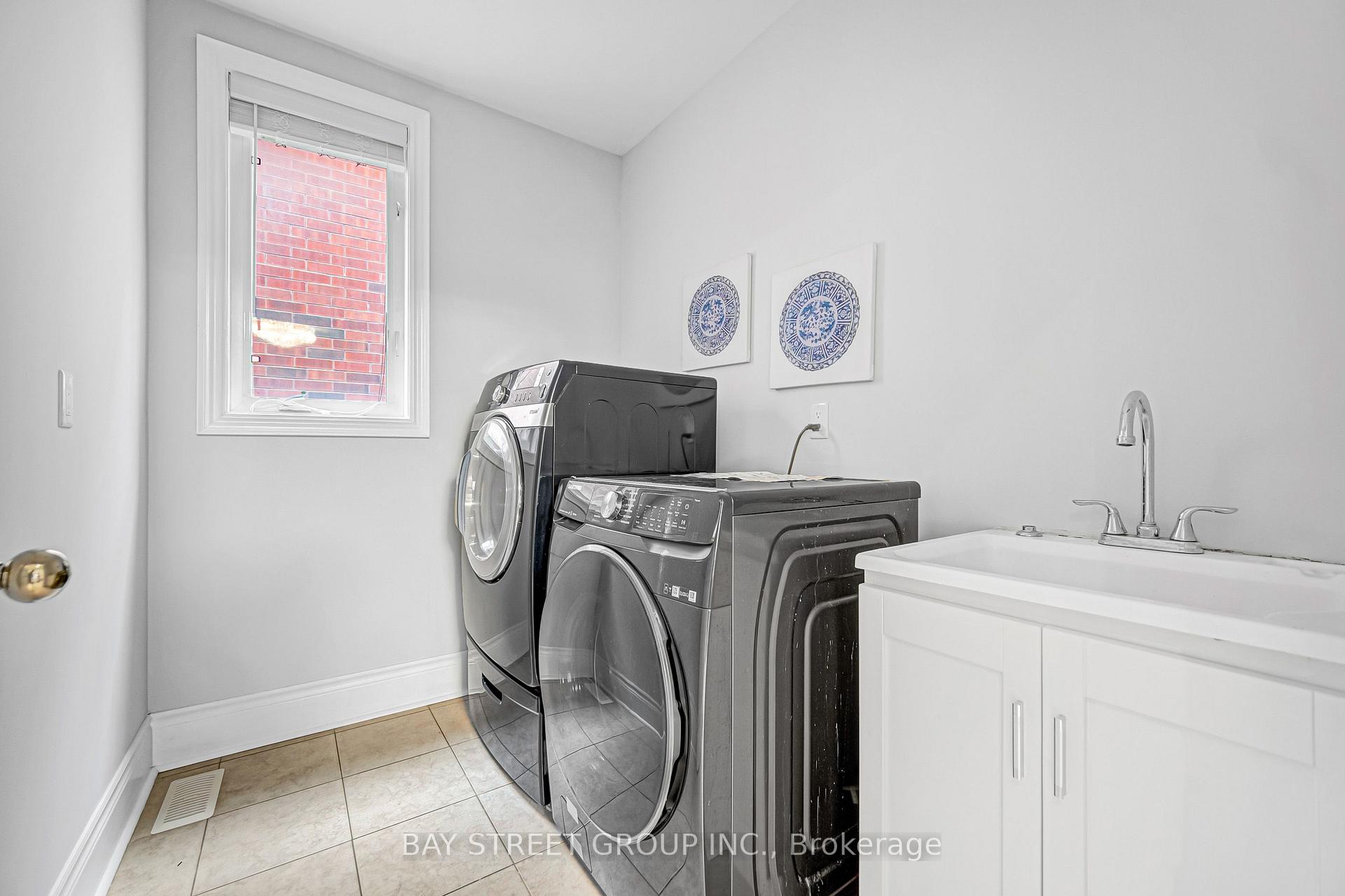 Photo 10 of 45 Old Orchard Crescent, Richmond Hill, Rouge Woods — HOMEH