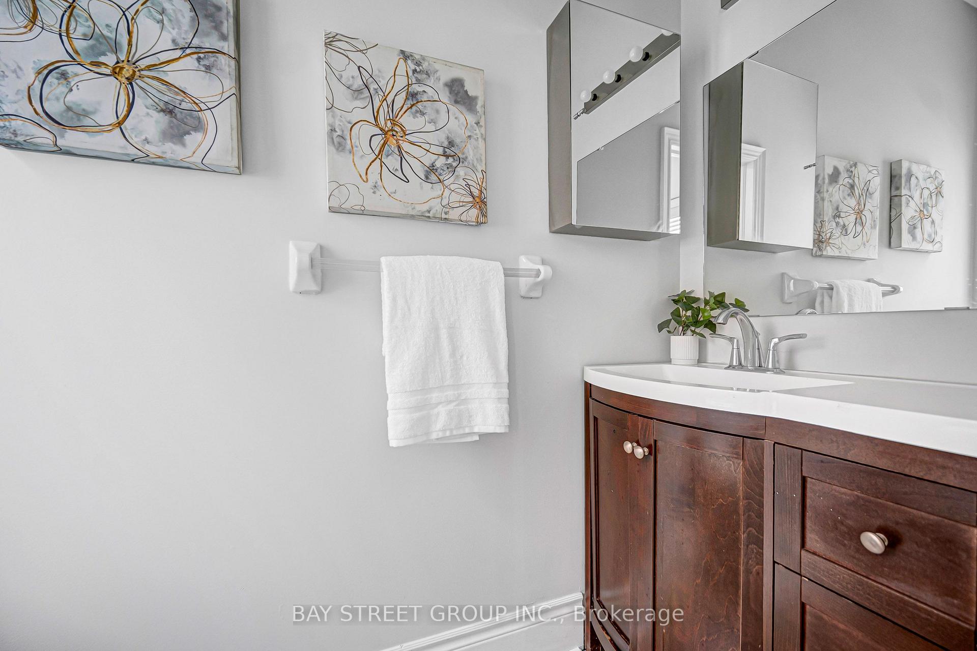 Photo 11 of 45 Old Orchard Crescent, Richmond Hill, Rouge Woods — HOMEH